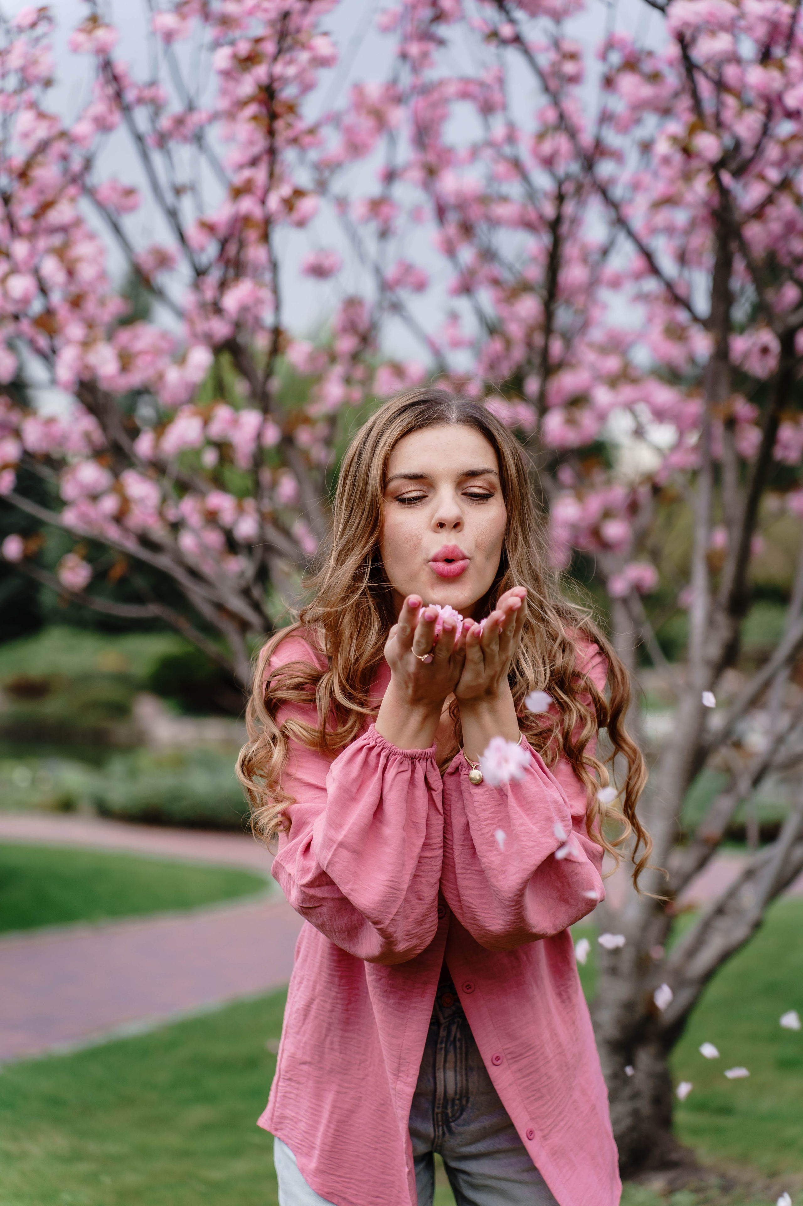 Фотосесія в сакурах. Family photographer in Kiev Natalia Shkavron