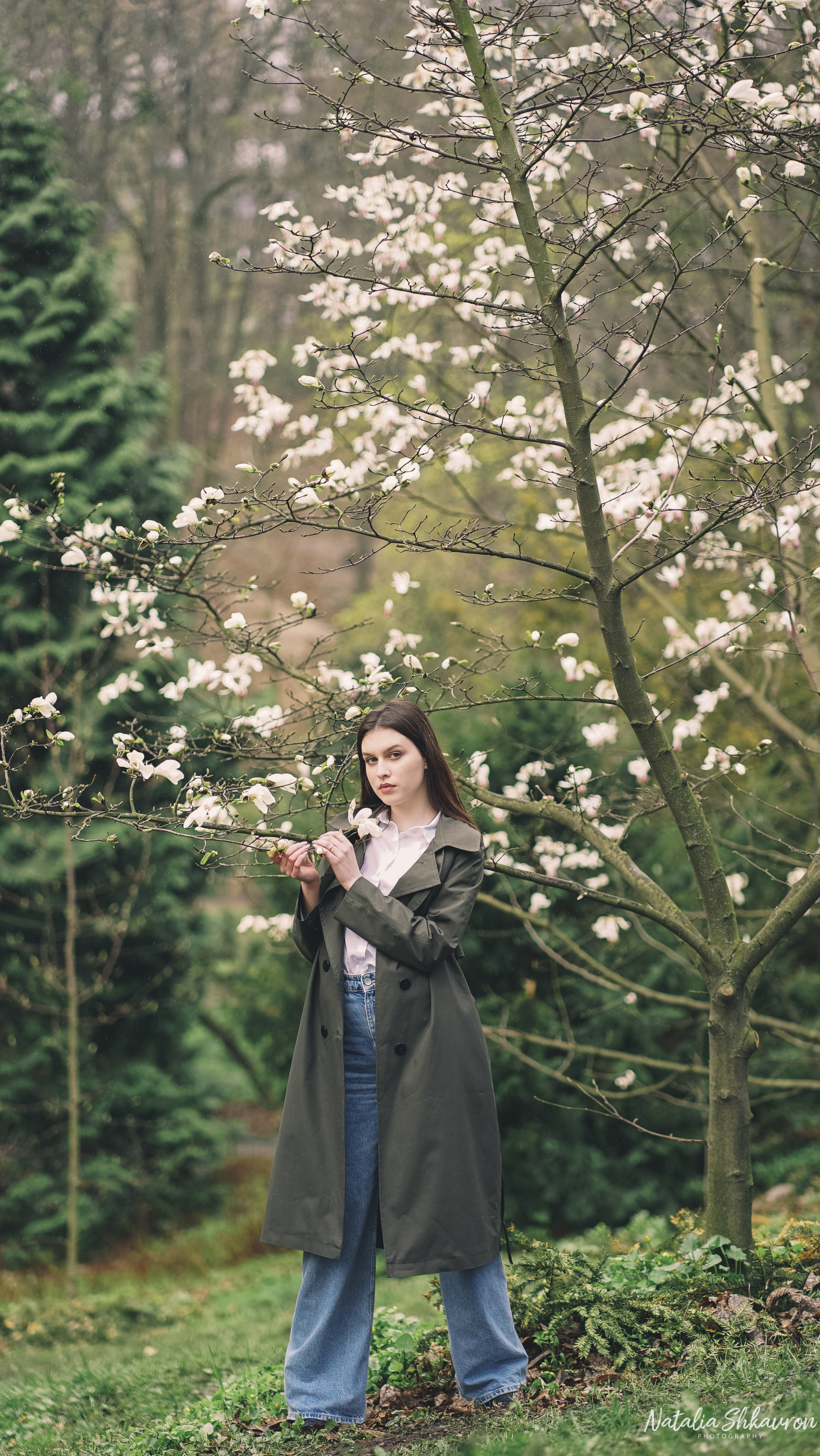 Весняна фотосесія в магноліях. Сімейний фотограф Київ Наталія Шкаврон
