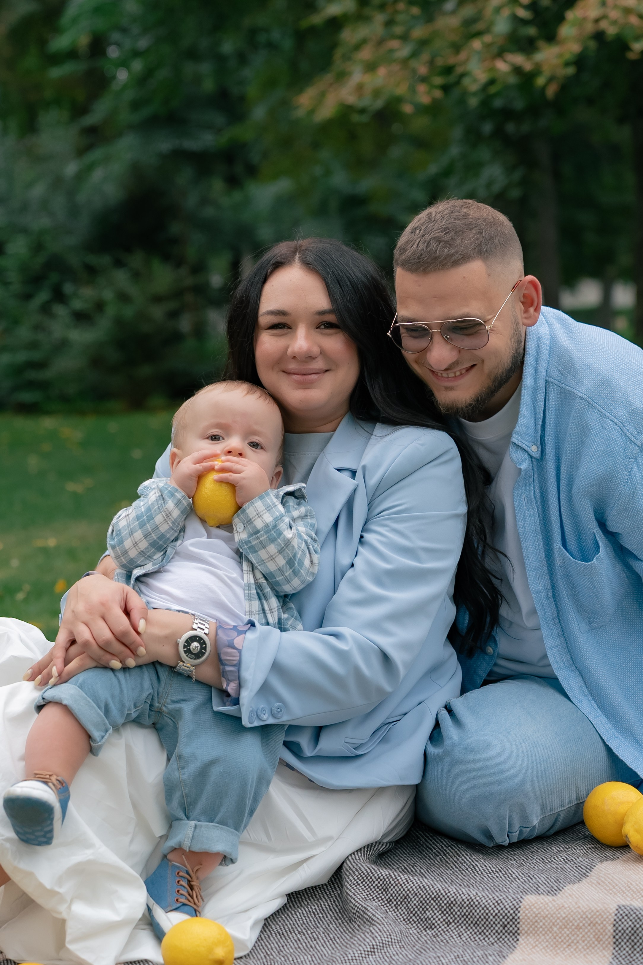 Сімейна фотосесія у парку Прага. Сімейний фотограф Київ Наталія Шкаврон