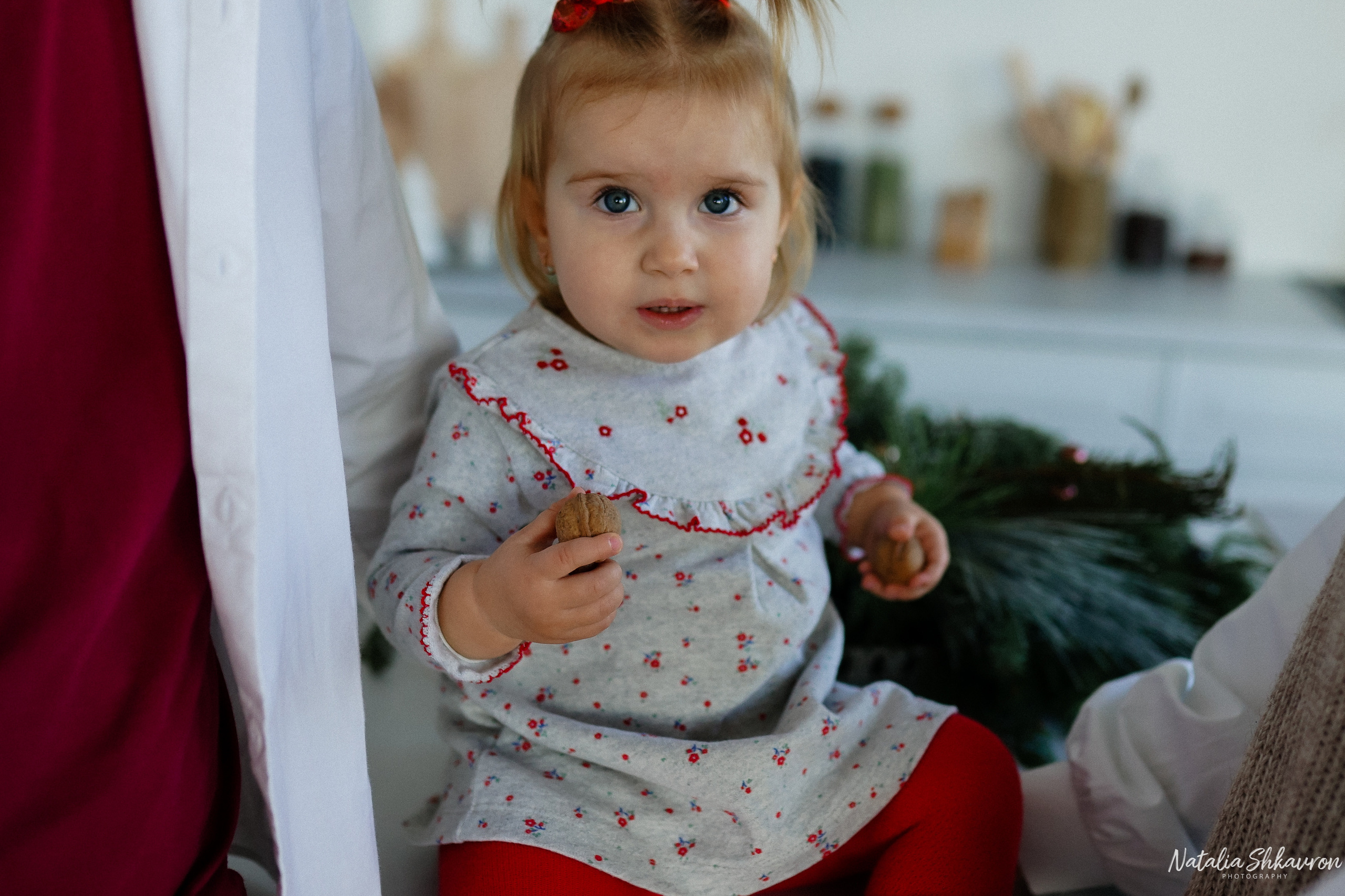 новогодняя фотосессия 2023, семейная новогодняя фотосессия на кухне