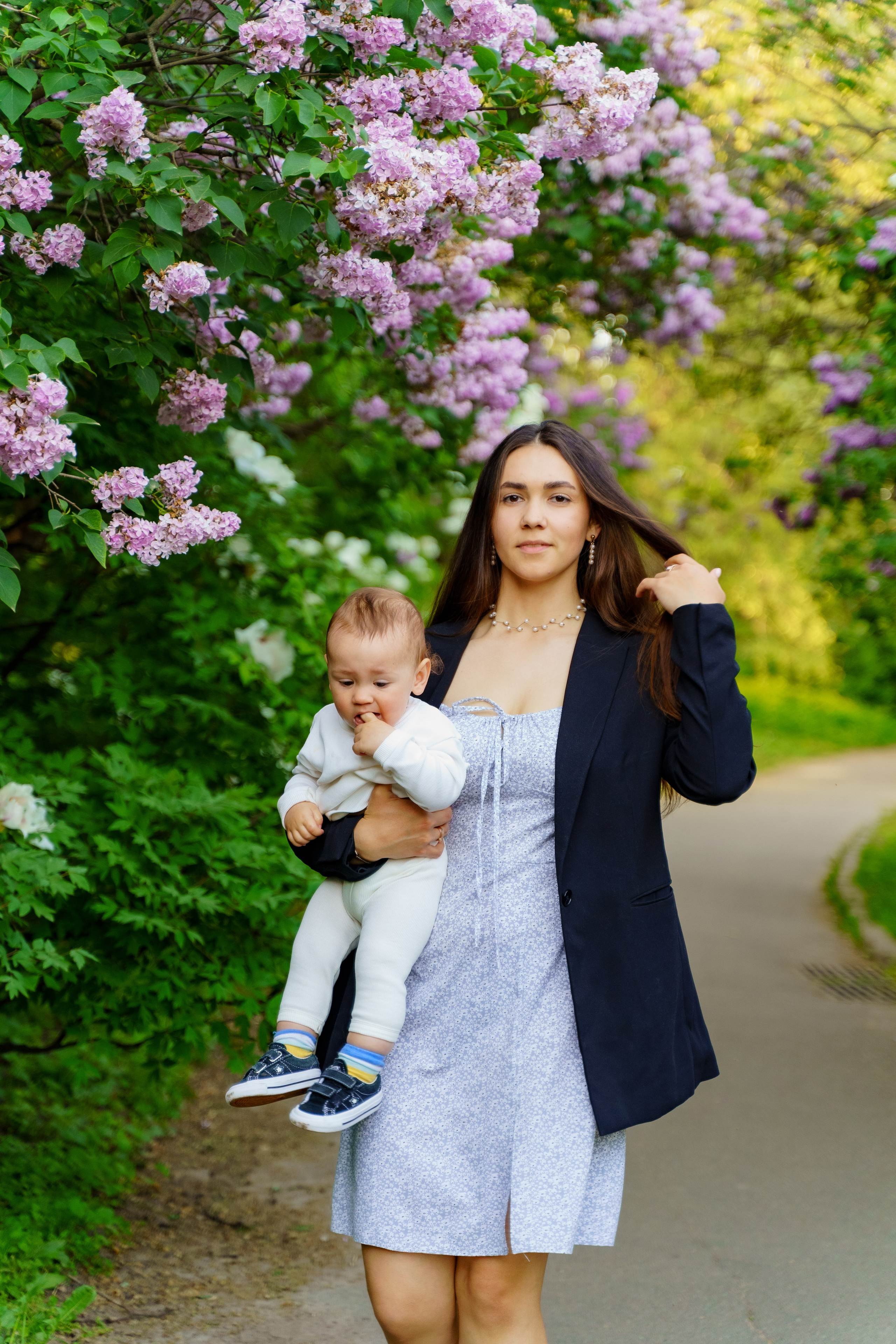 Сімейна фотосесія в бузку Київ. Сімейний фотограф Київ Наталія Шкаврон