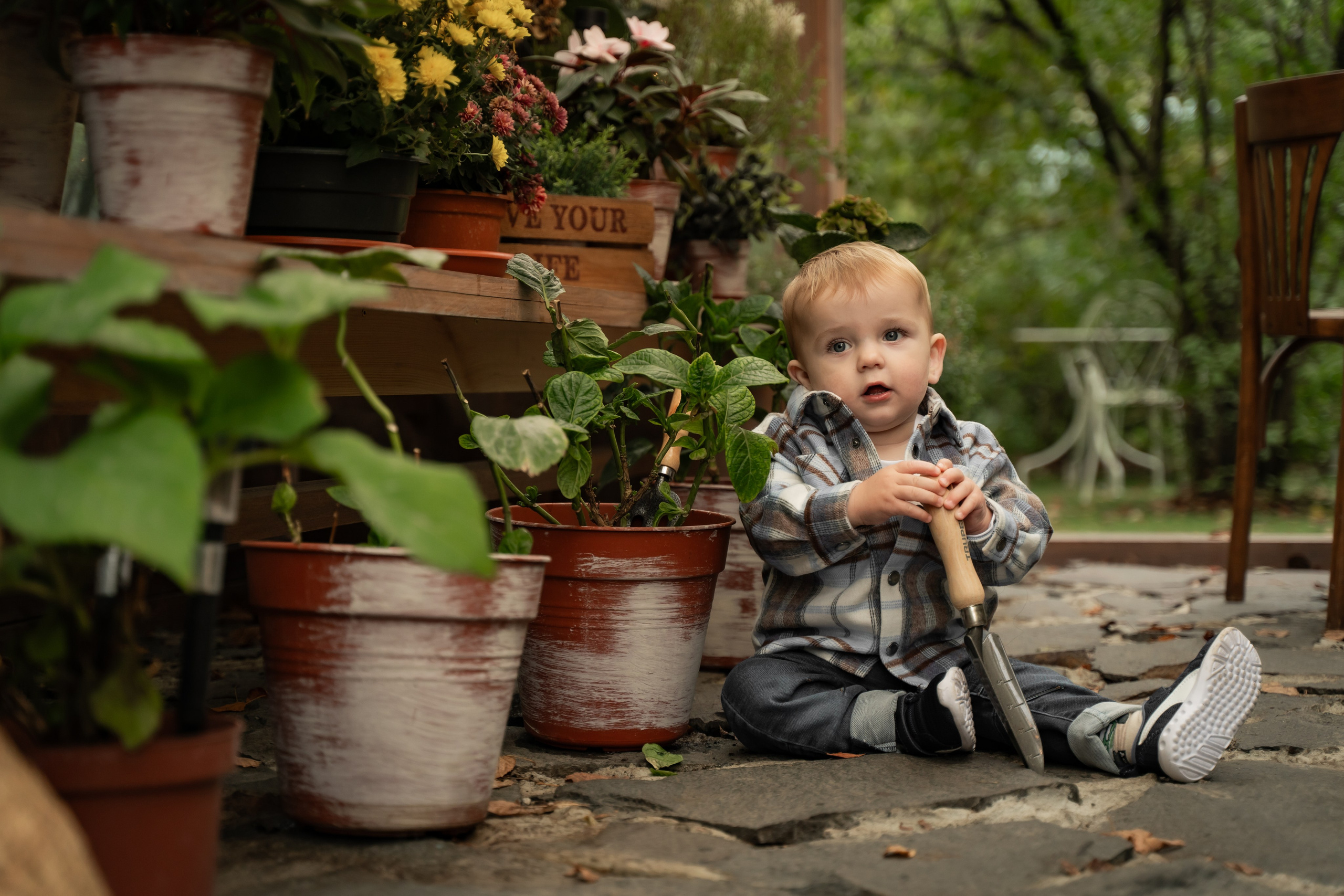 Сімейна фотосесія в саду. Сімейний фотограф Київ Наталія Шкаврон