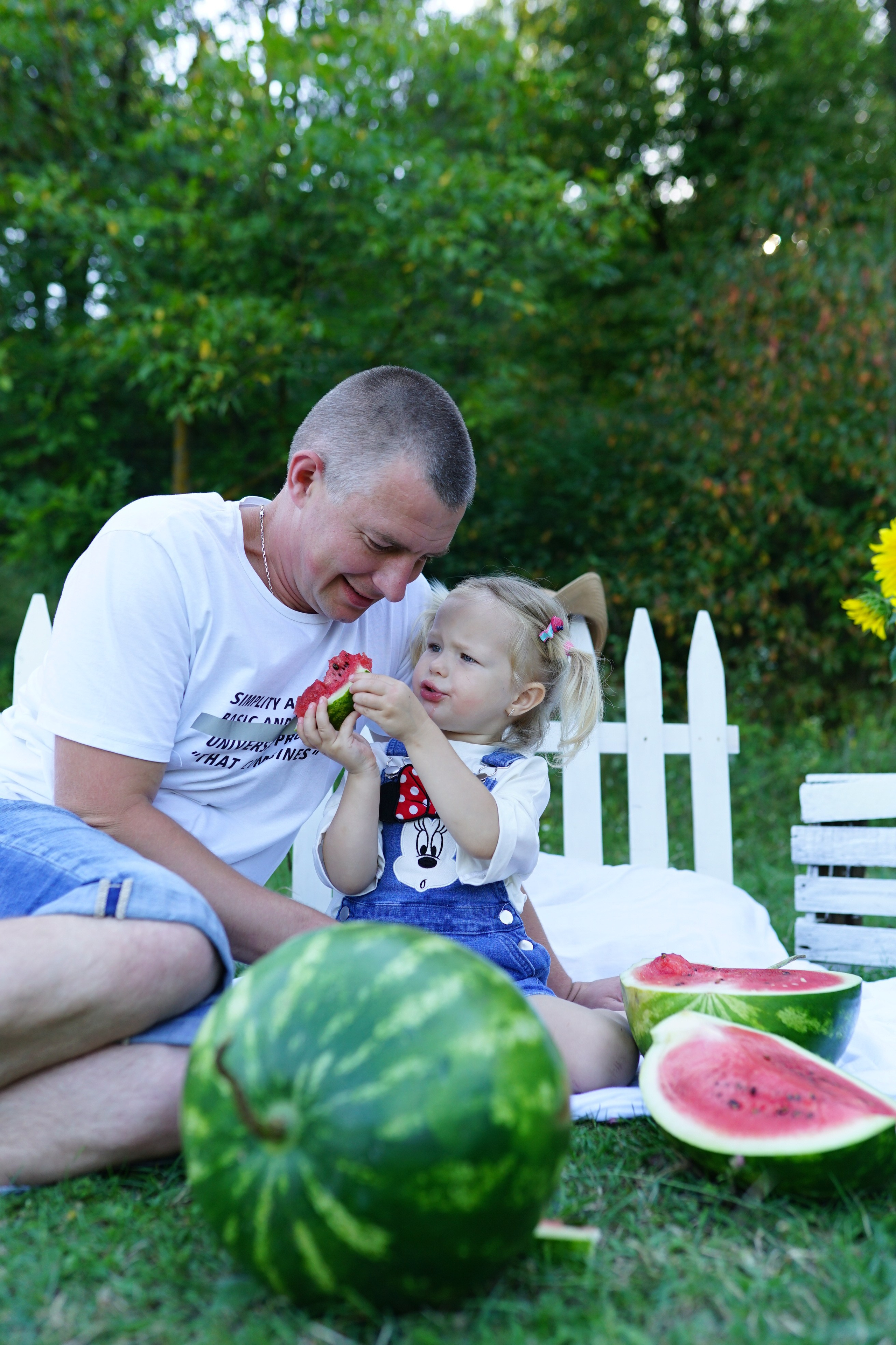 Сімейна фотосесія з кавунами. Family photographer in Kiev Natalia Shkavron