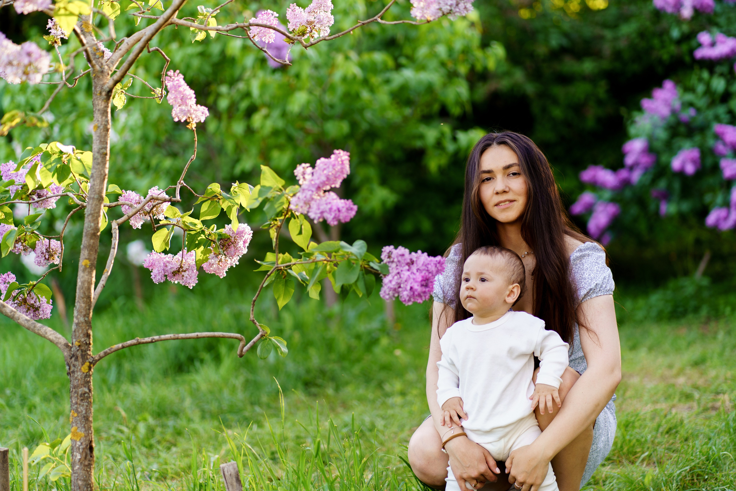 Сімейна фотосесія в бузку Київ. Сімейний фотограф Київ Наталія Шкаврон