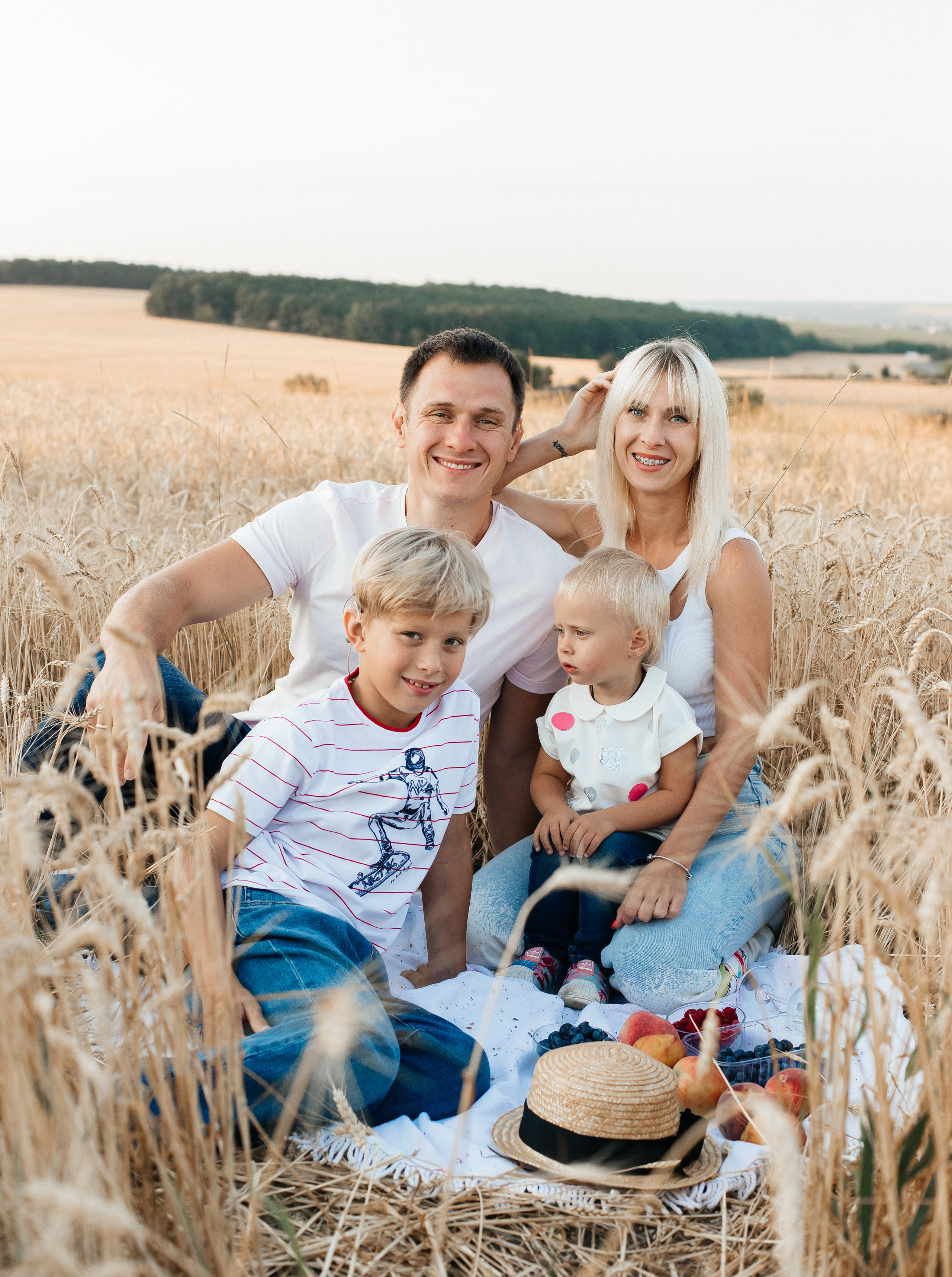 Family picnic. Your photographer Alina Shi