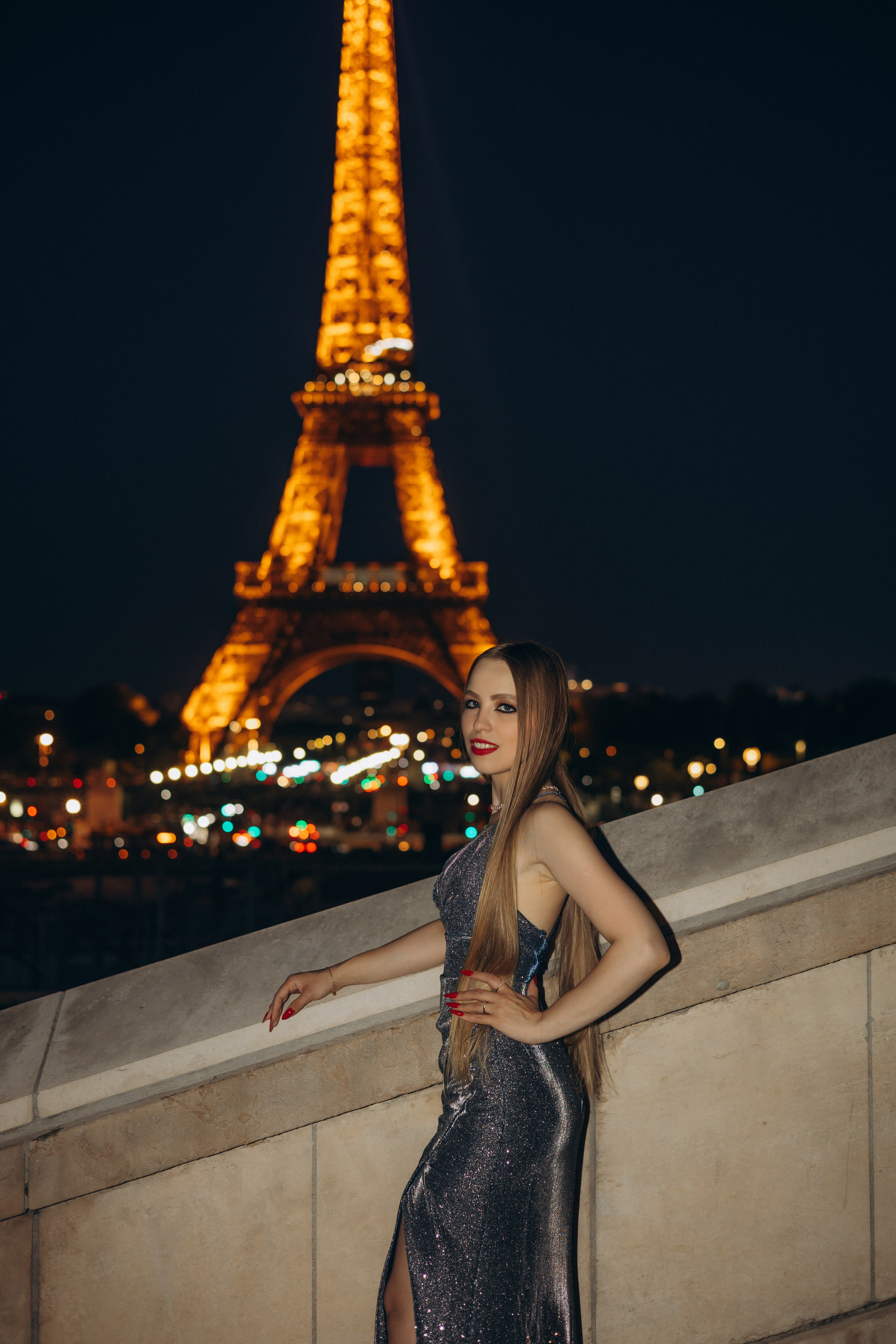 Night photoshoot Paris. Photographer in Paris