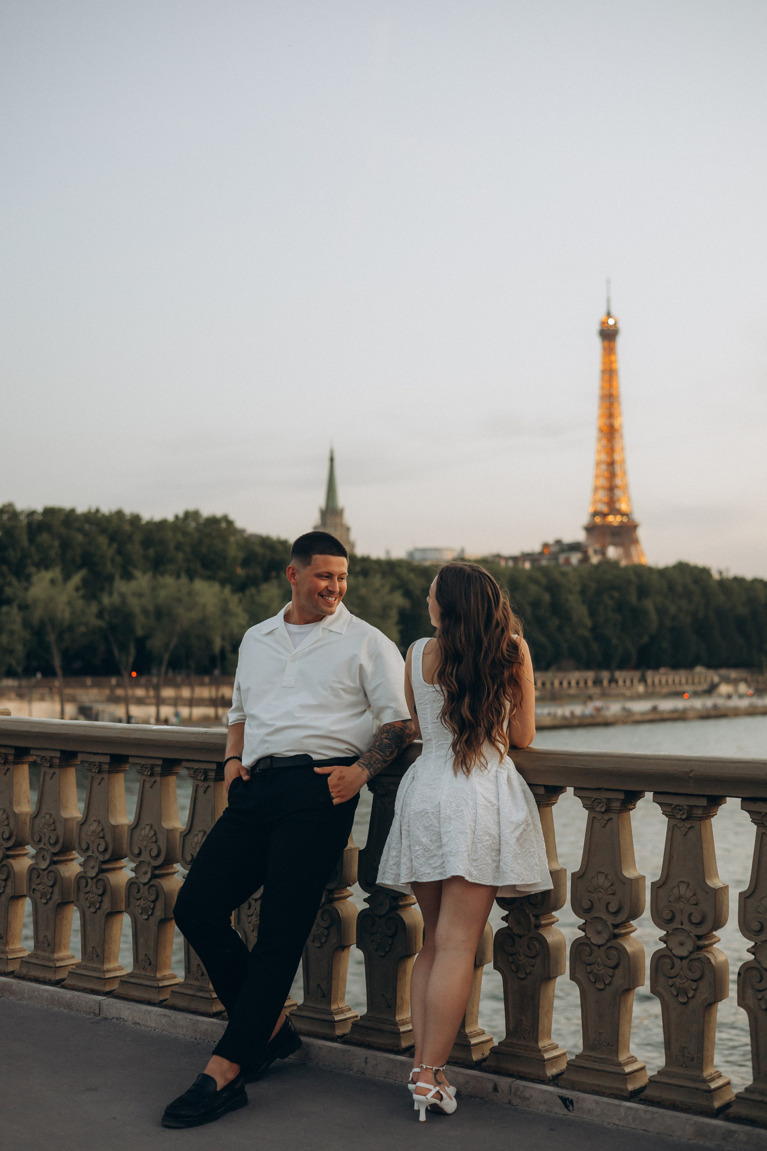 Paris anniversary photoshoot. Photographer in Paris