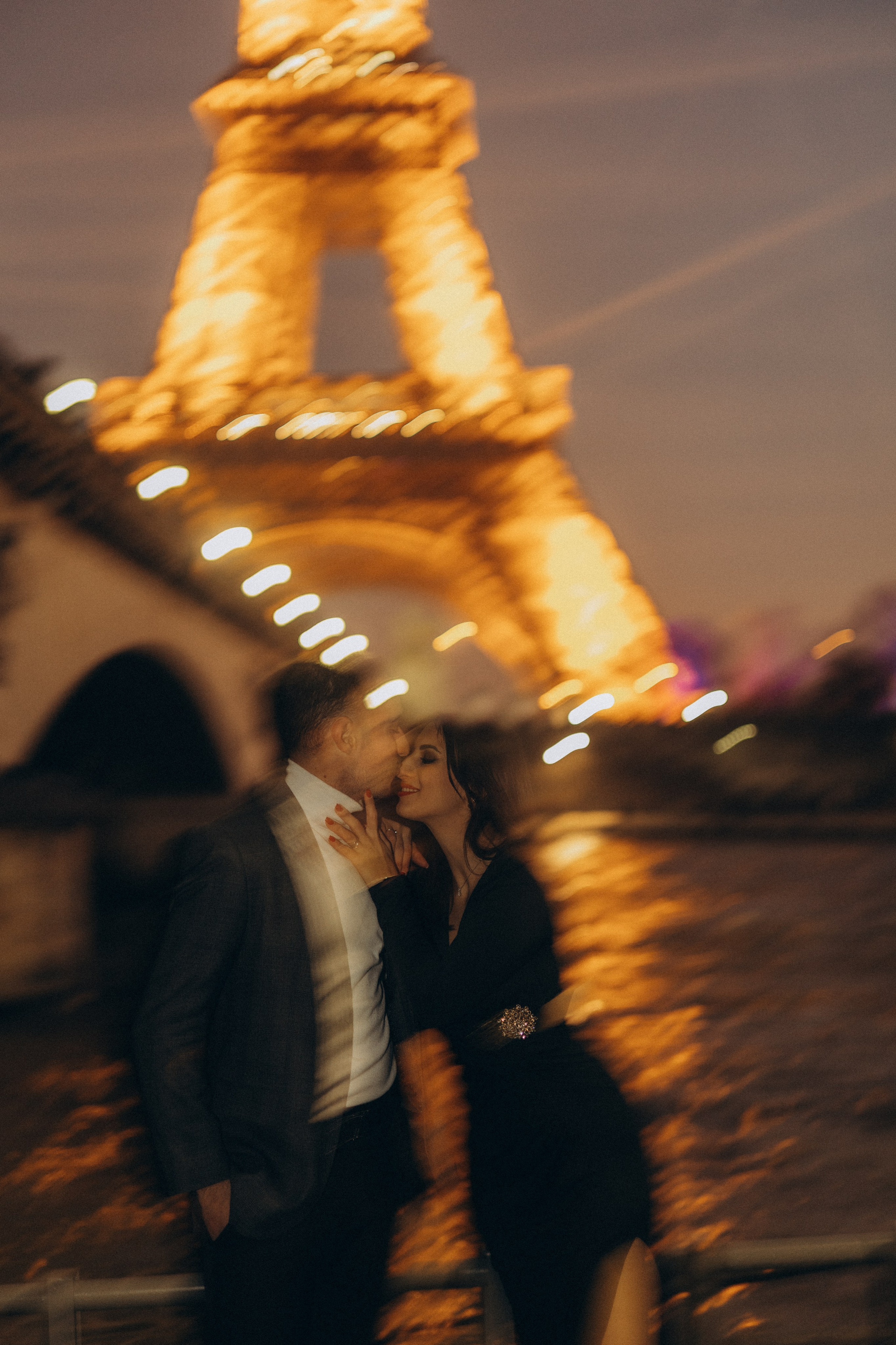 Night photoshoot Paris. Photographer in Paris