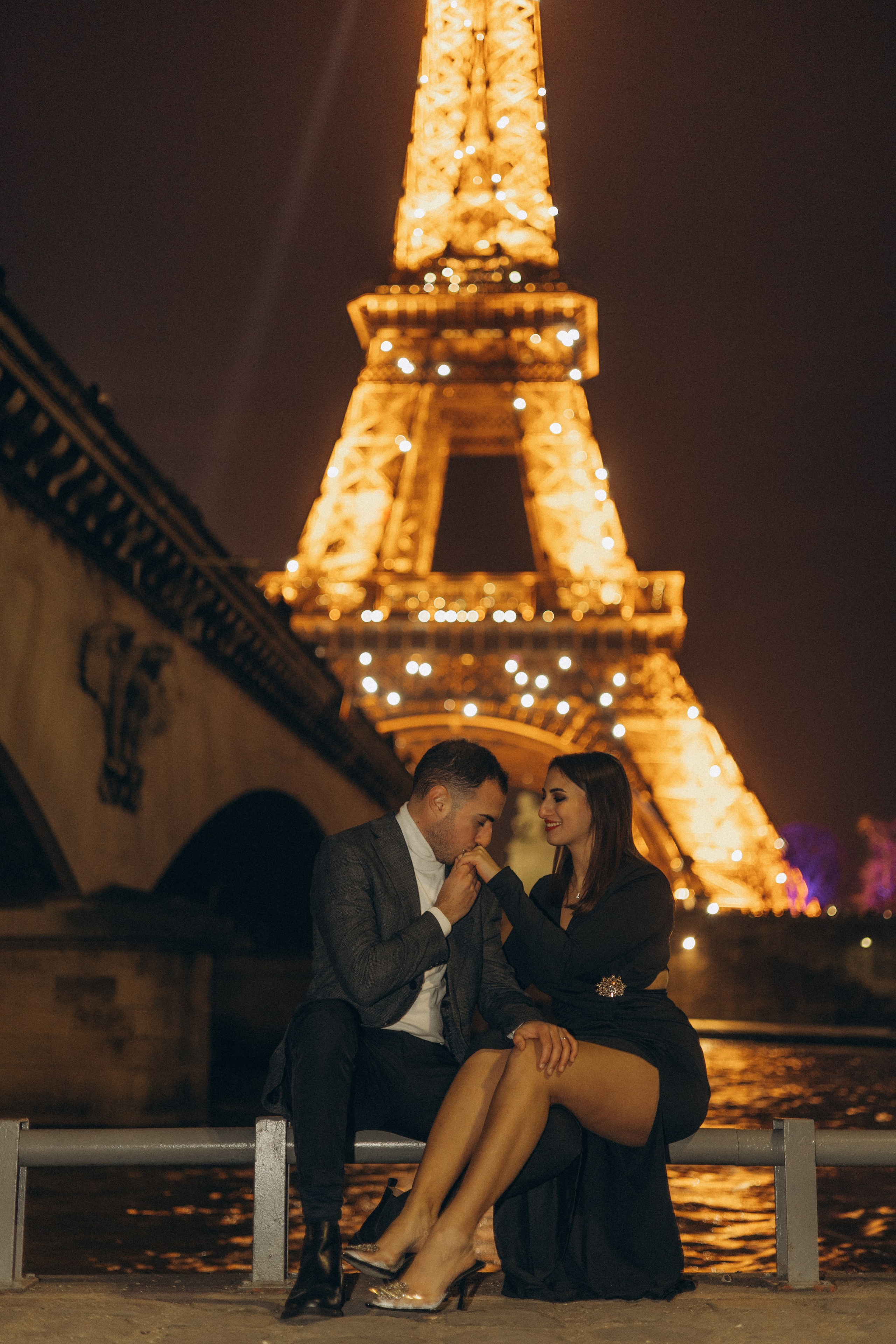 Night photoshoot Paris. Photographer in Paris