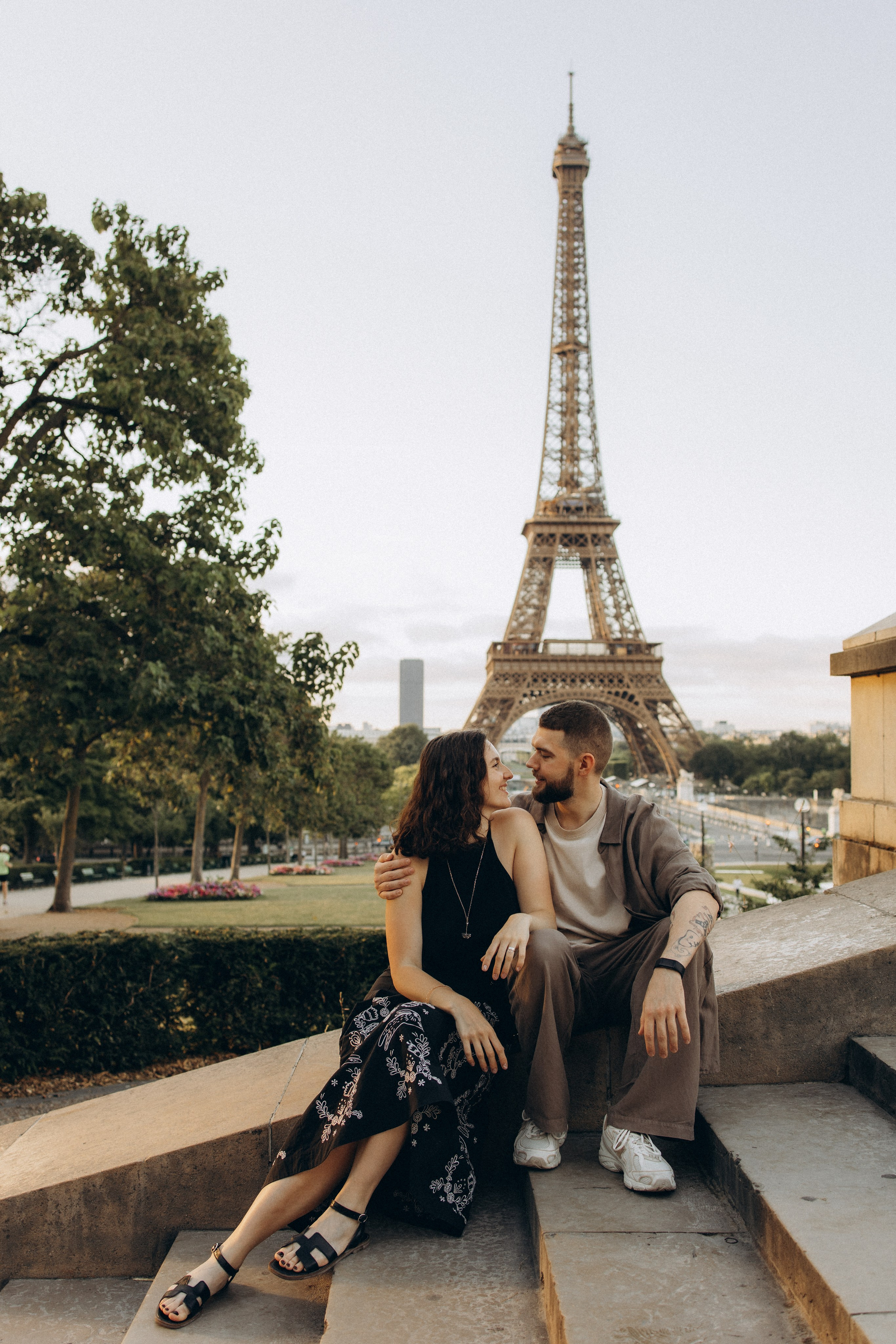 Eiffel Tower photographer. Photographer in Paris