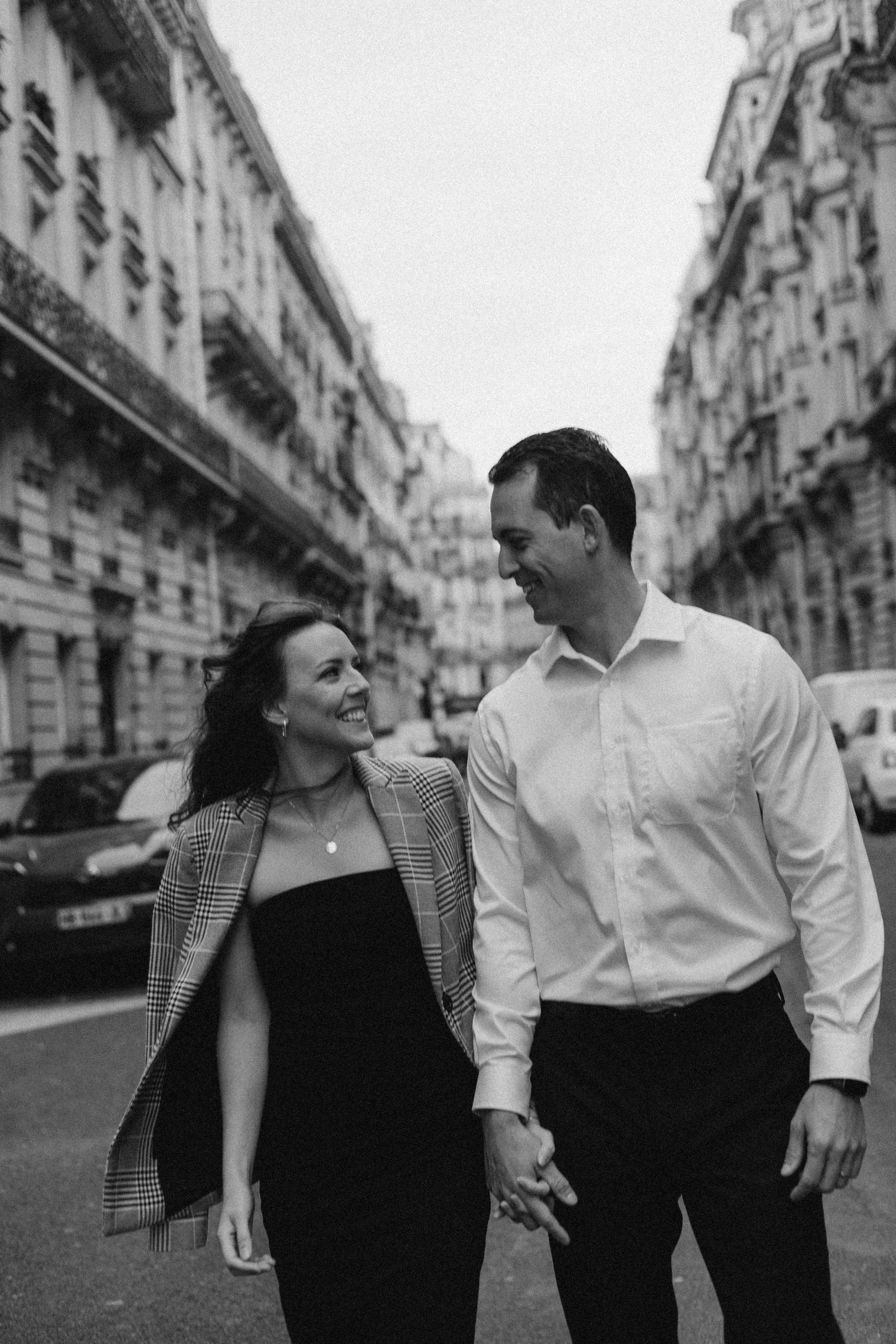 Paris Couple Photoshoot. Photographer in Paris