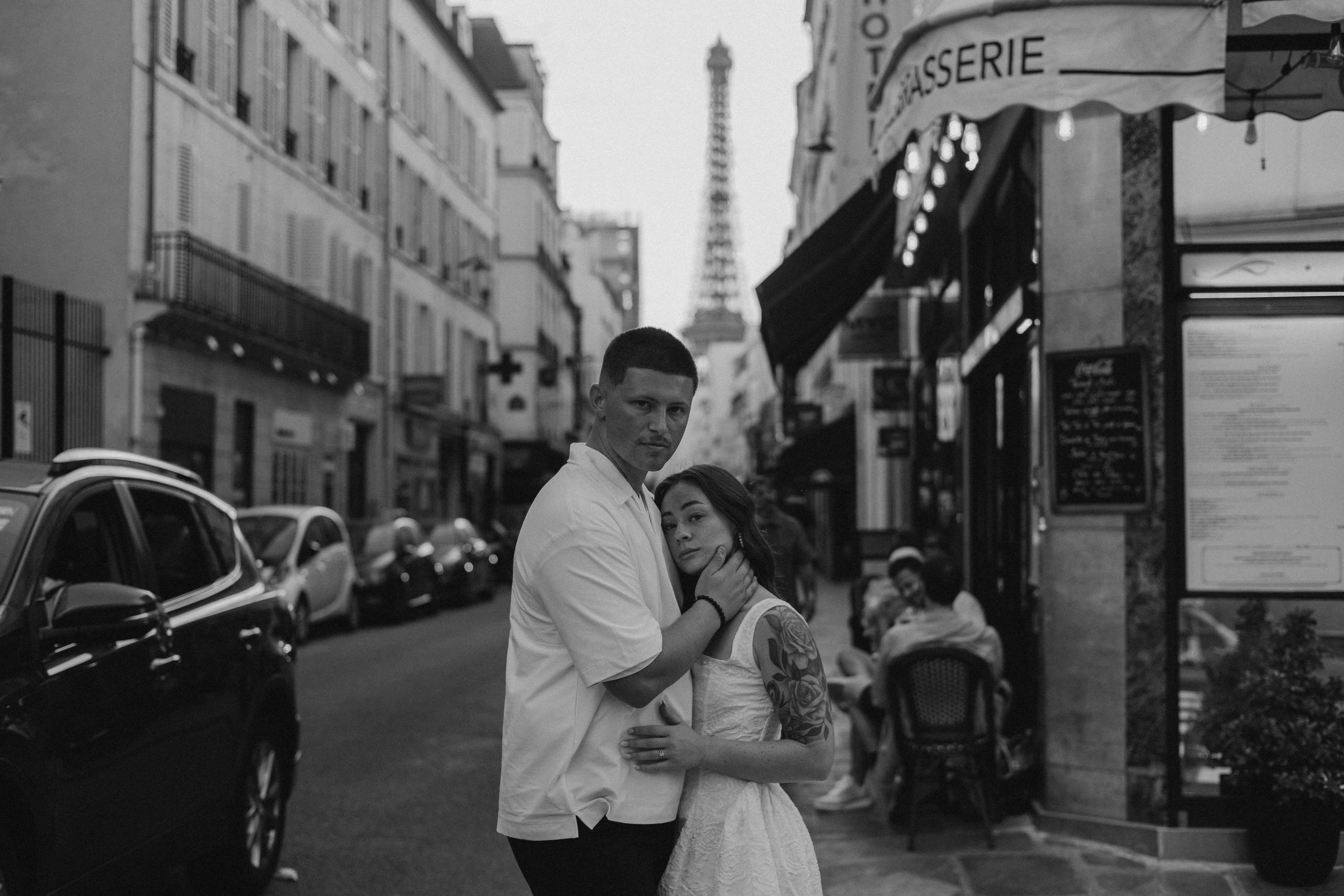 Paris anniversary photoshoot. Photographer in Paris