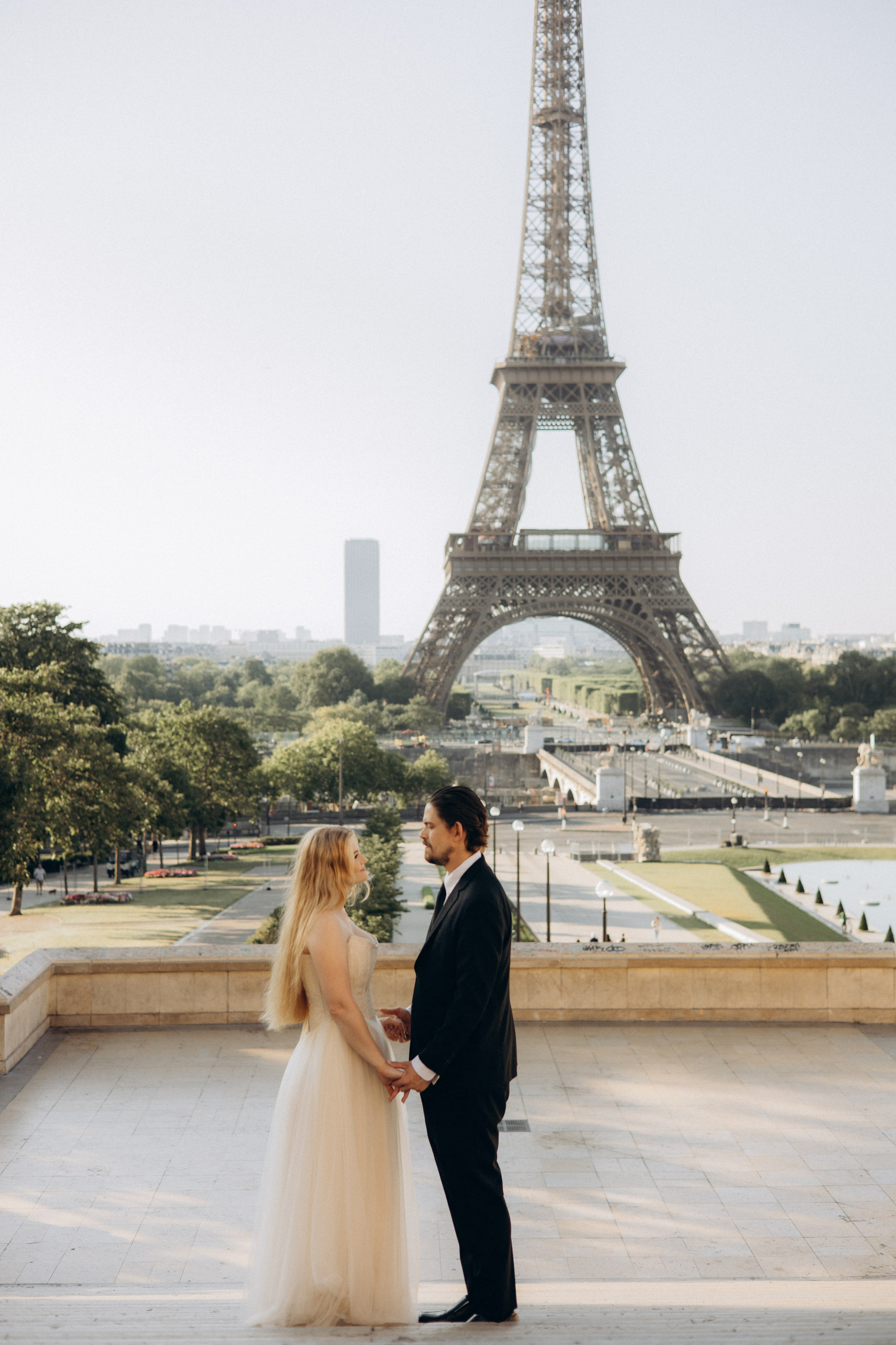 Eiffel Tower photographer. Photographer in Paris