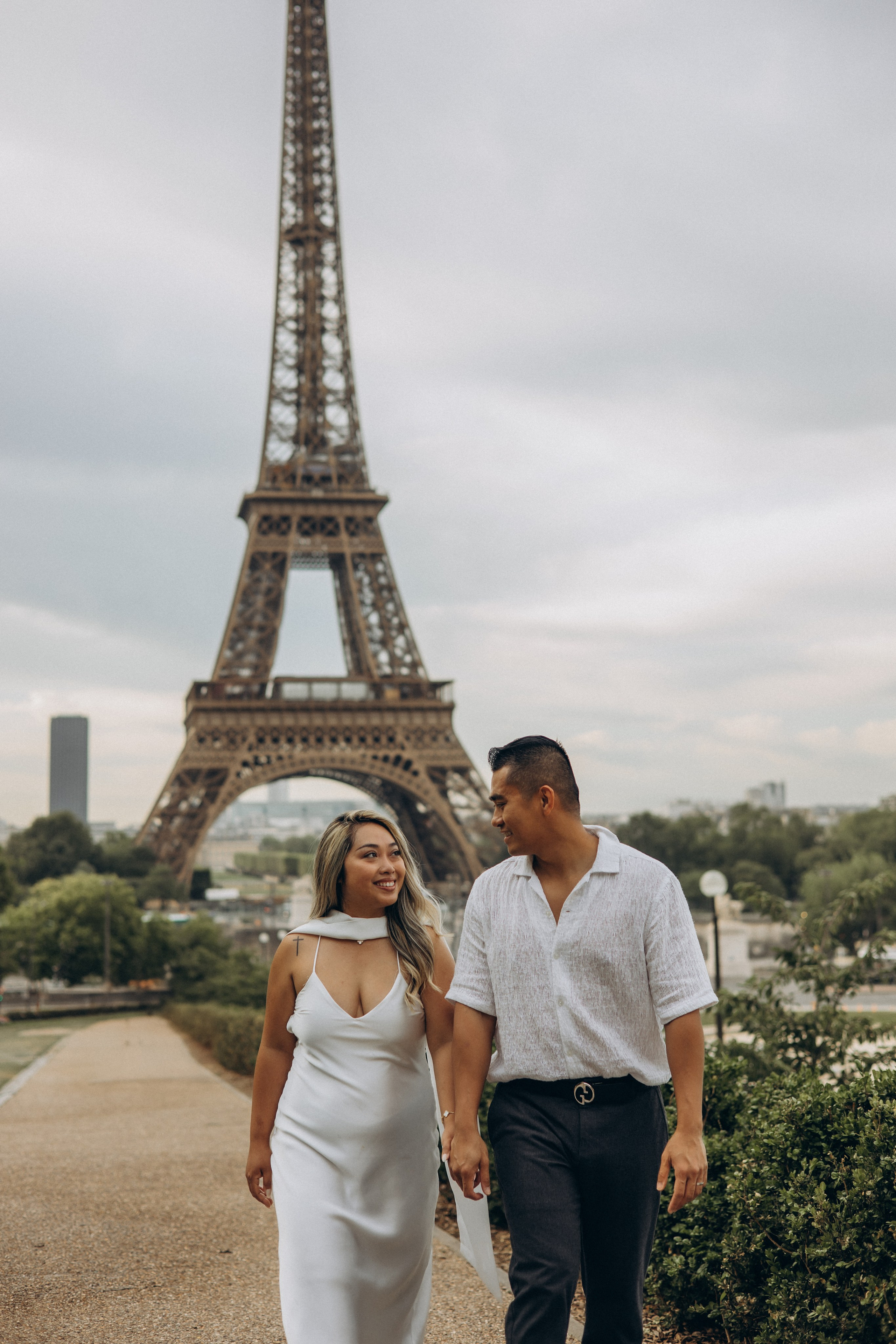 Eiffel Tower photographer. Photographer in Paris
