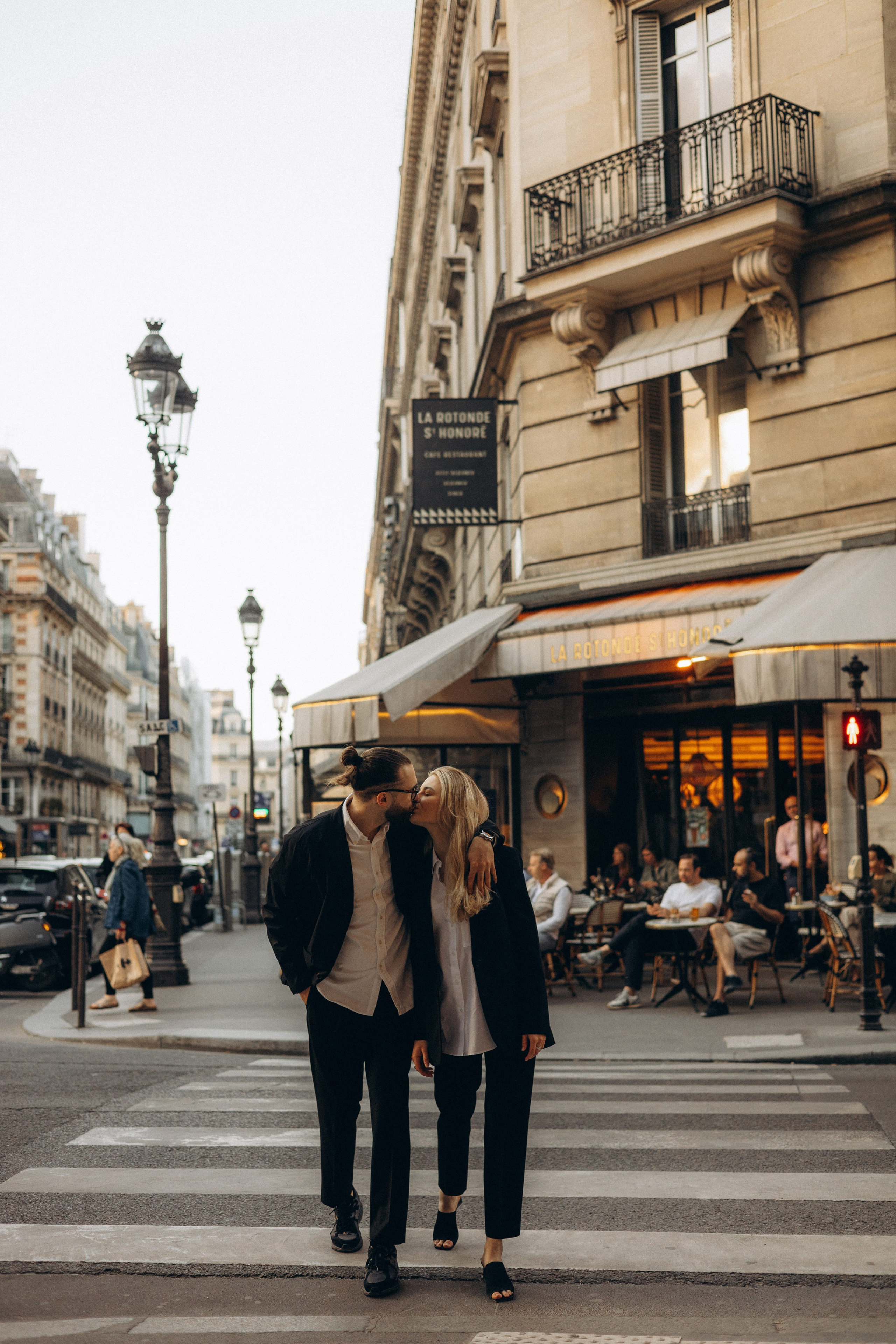 Cinematic couple photographer. Photographer in Paris
