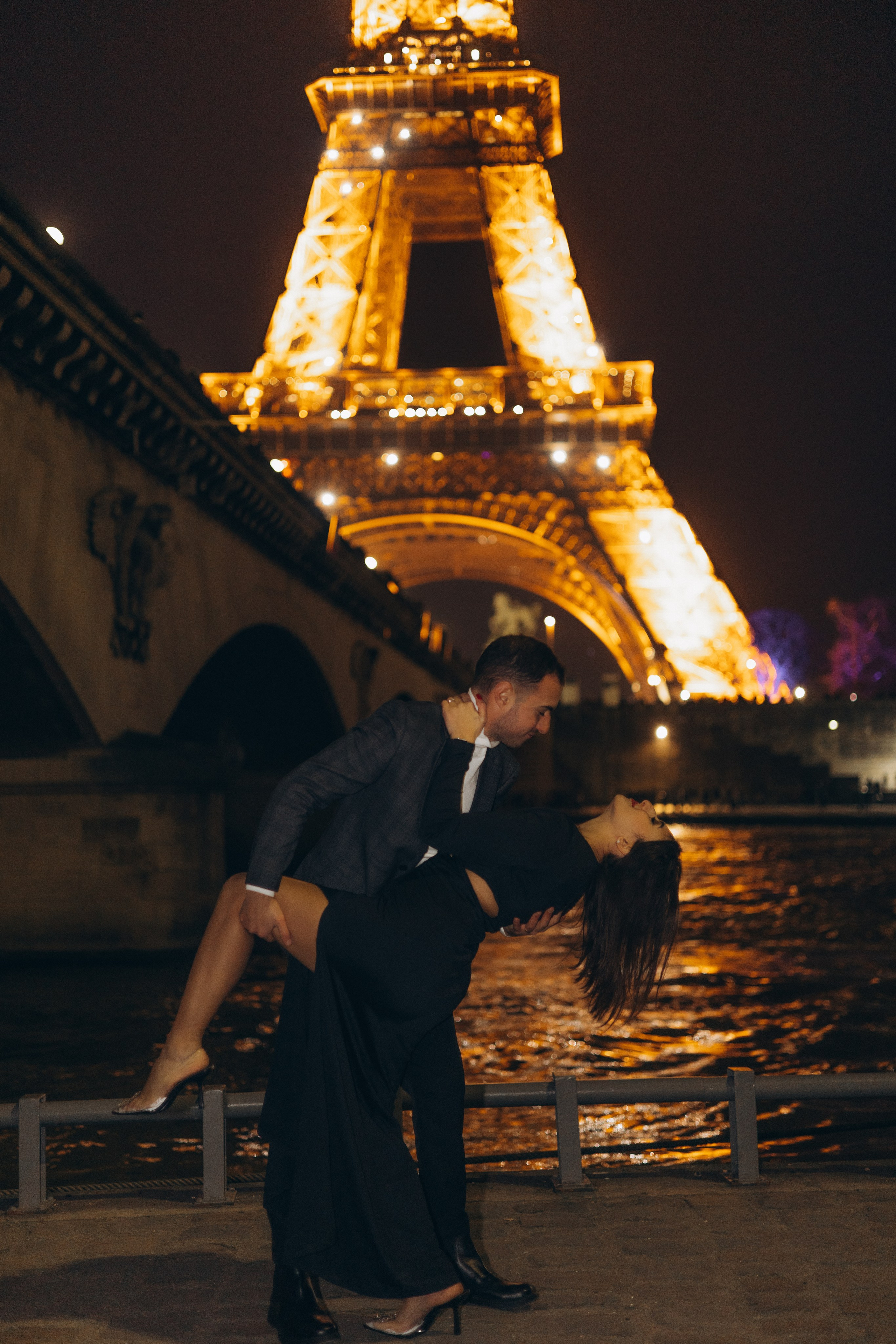 Night photoshoot Paris. Photographer in Paris