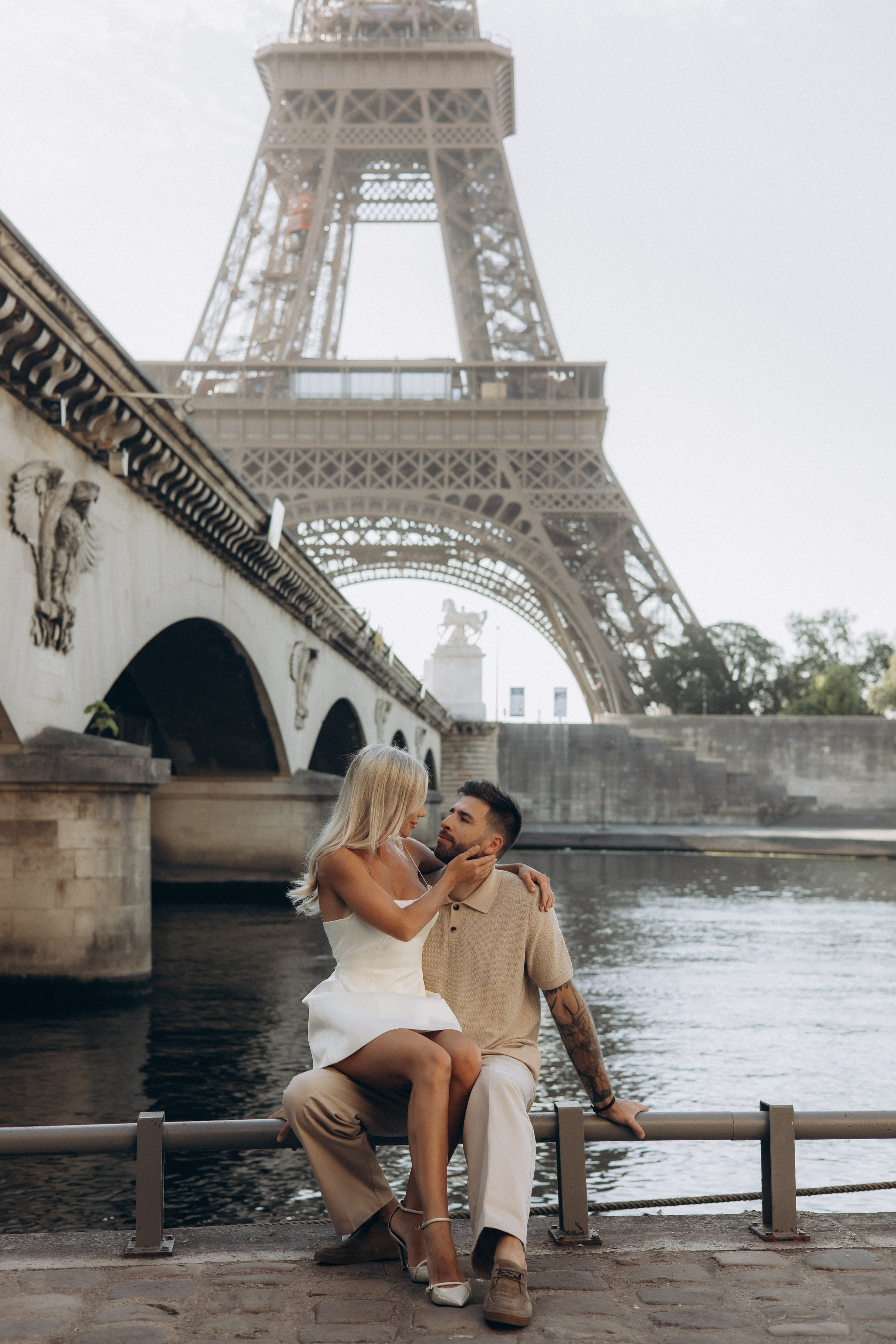 Eiffel Tower photographer. Photographer in Paris