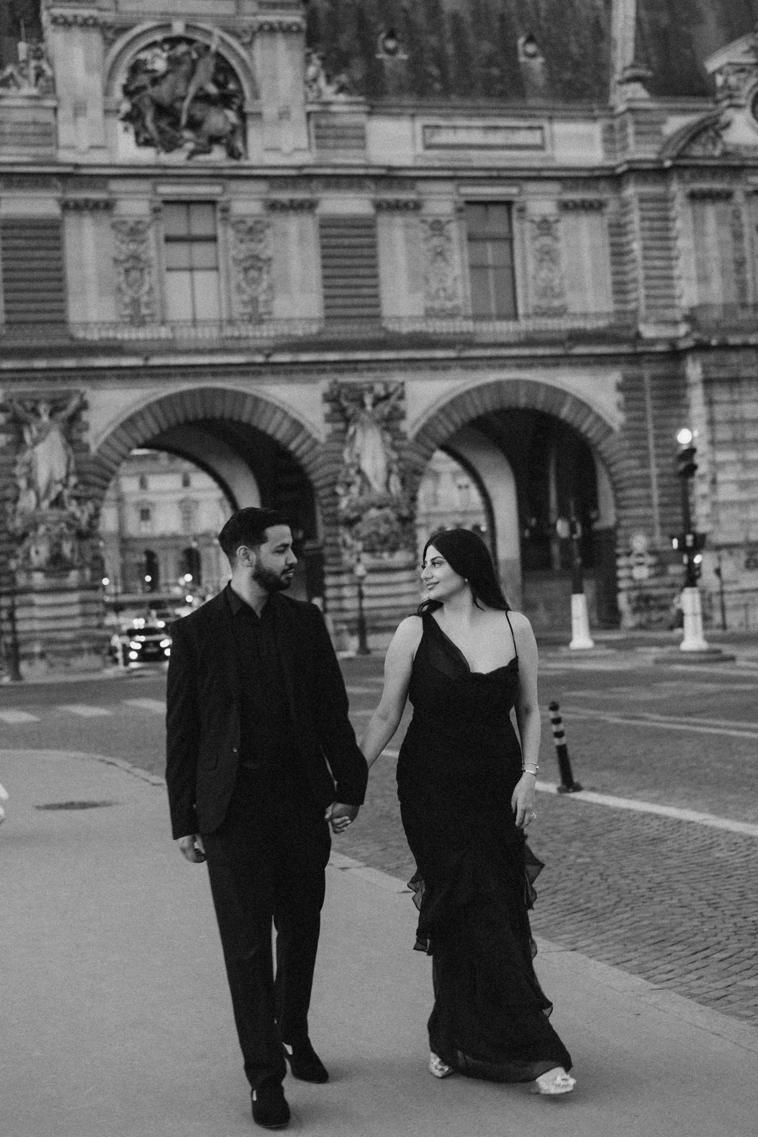 Paris Couple Photoshoot. Photographer in Paris