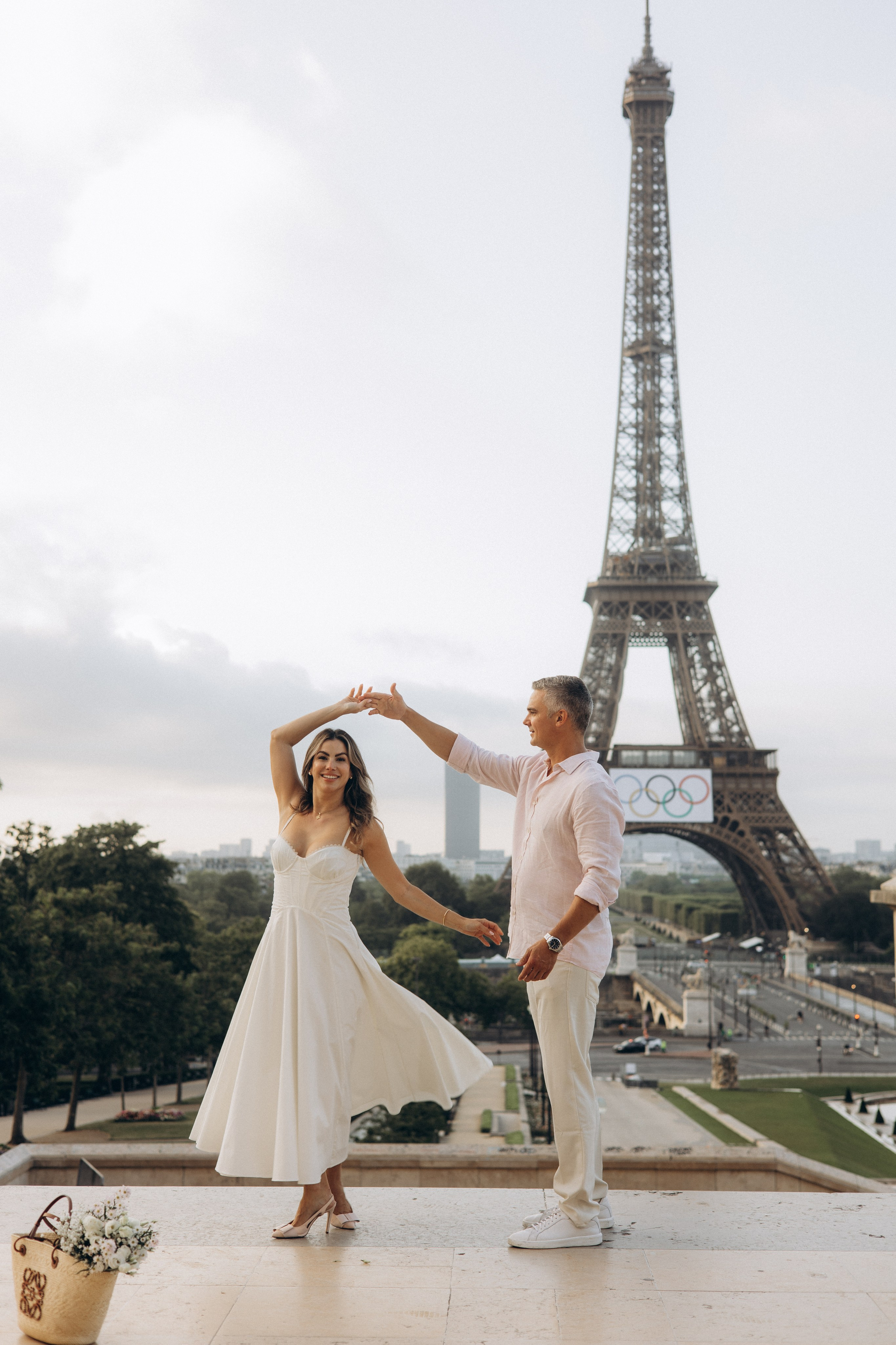 Eiffel Tower photographer. Photographer in Paris