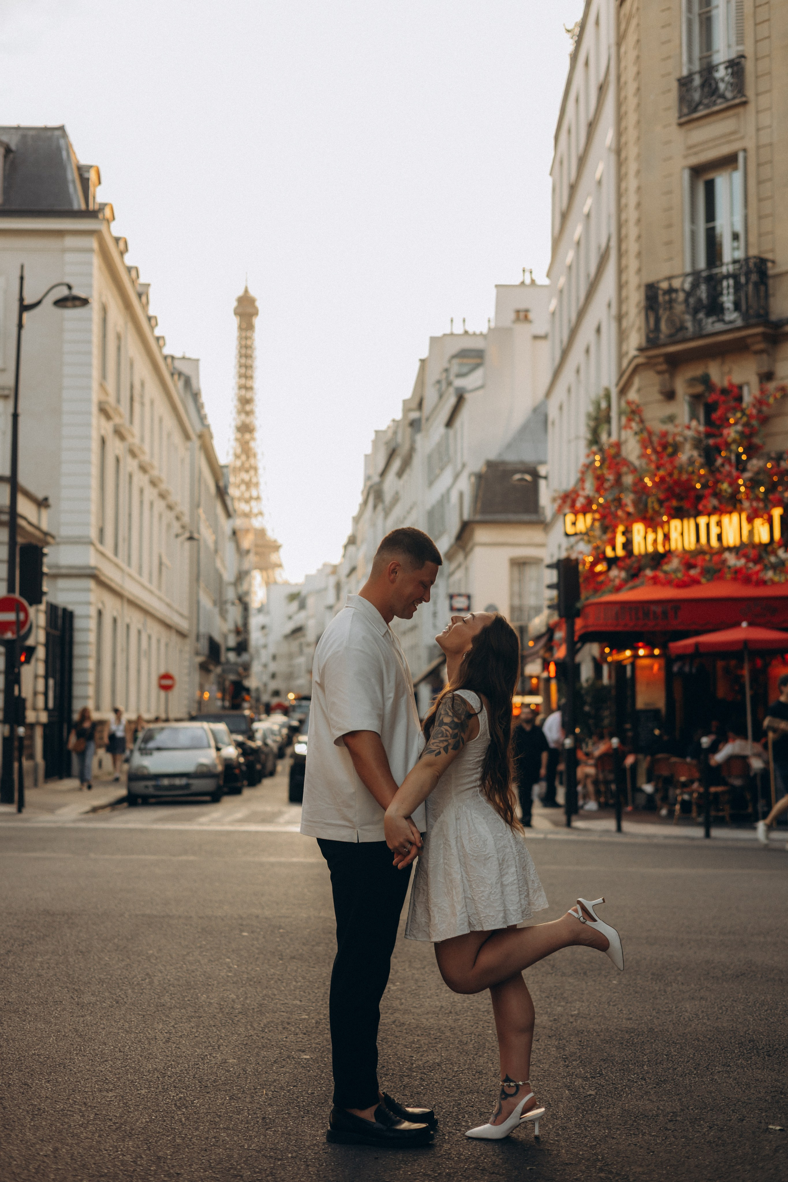 Paris anniversary photoshoot. Photographer in Paris