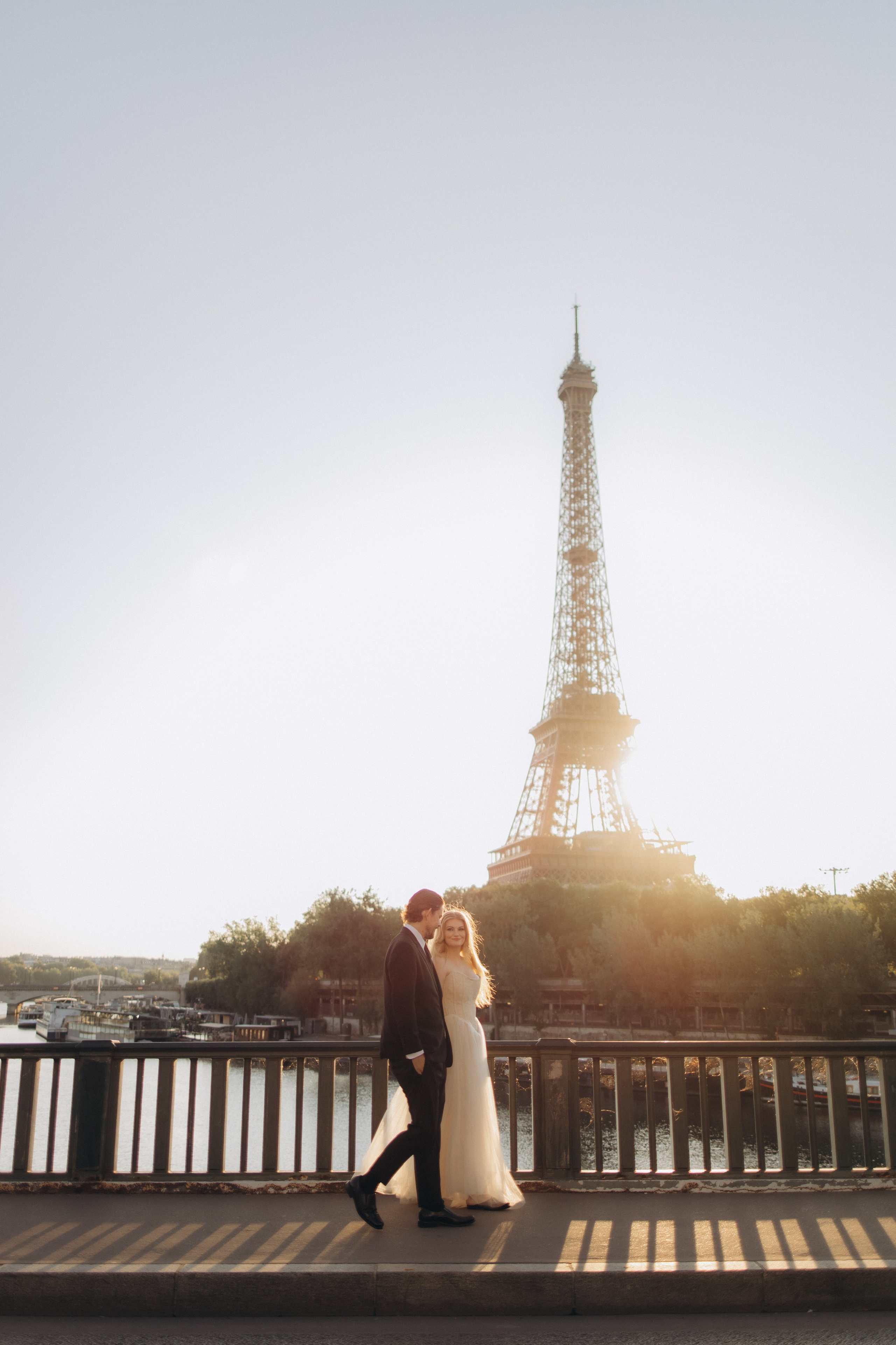 Eiffel Tower photographer. Photographer in Paris
