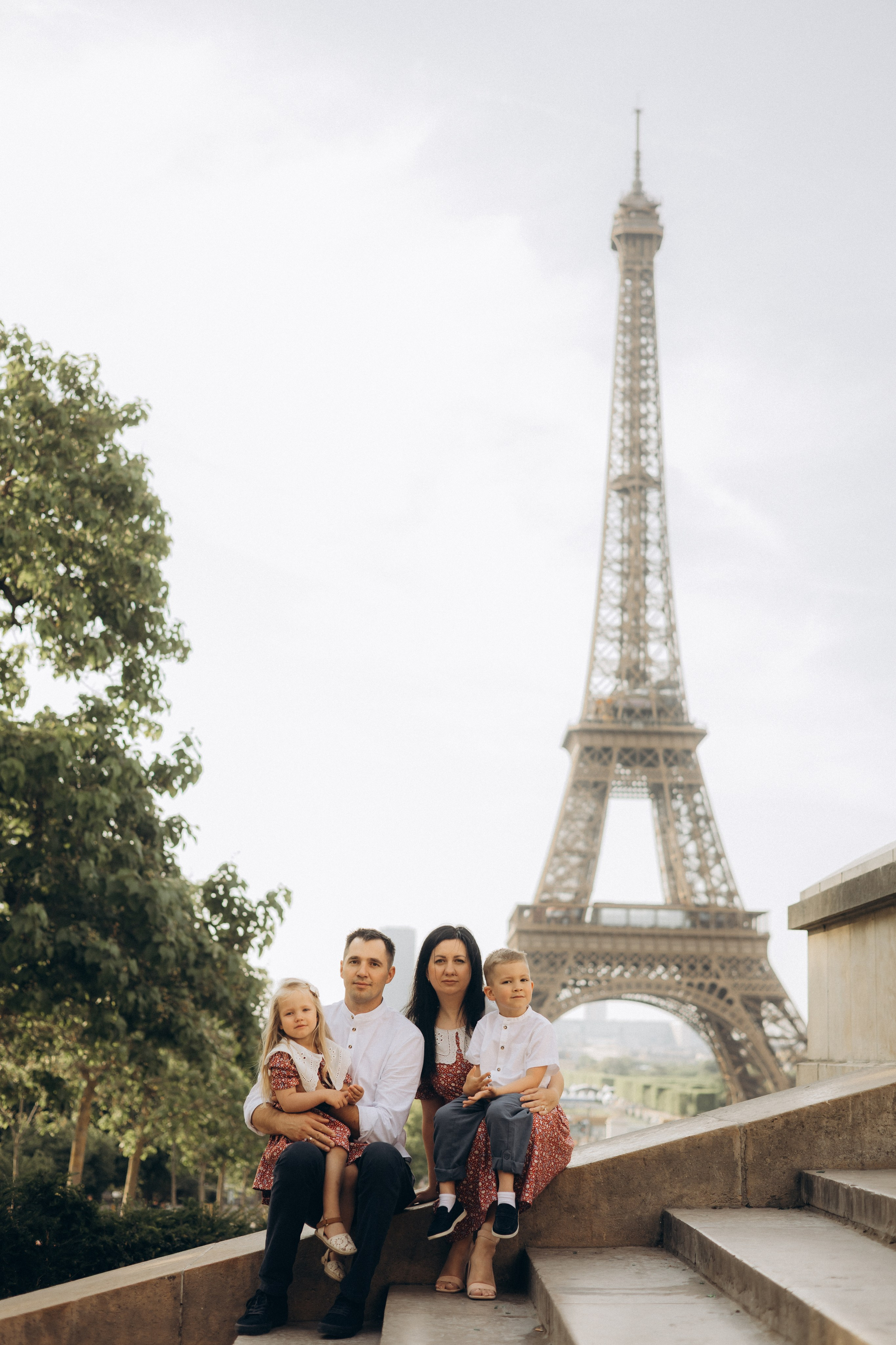 Eiffel Tower photographer. Photographer in Paris