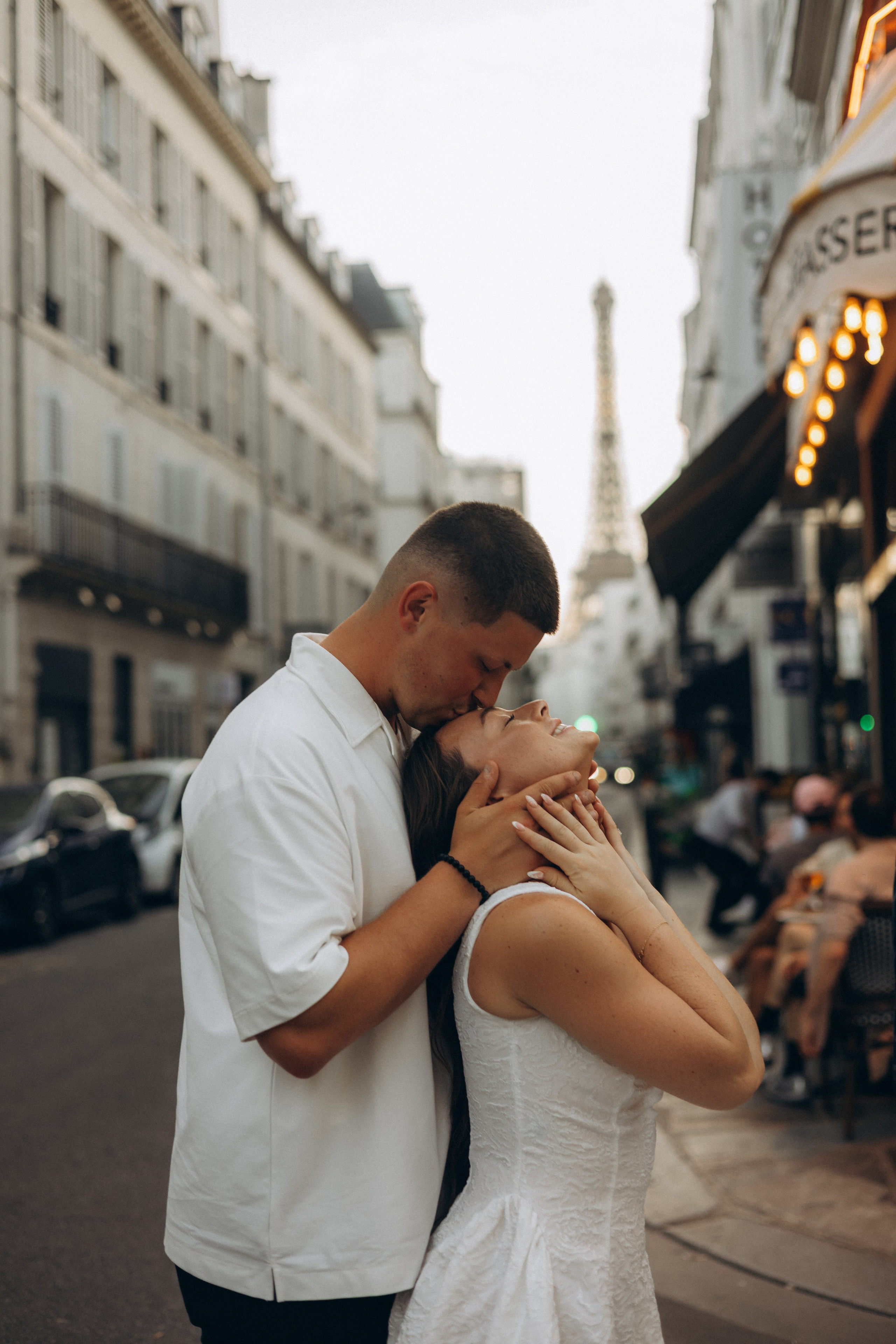 Paris anniversary photoshoot. Photographer in Paris