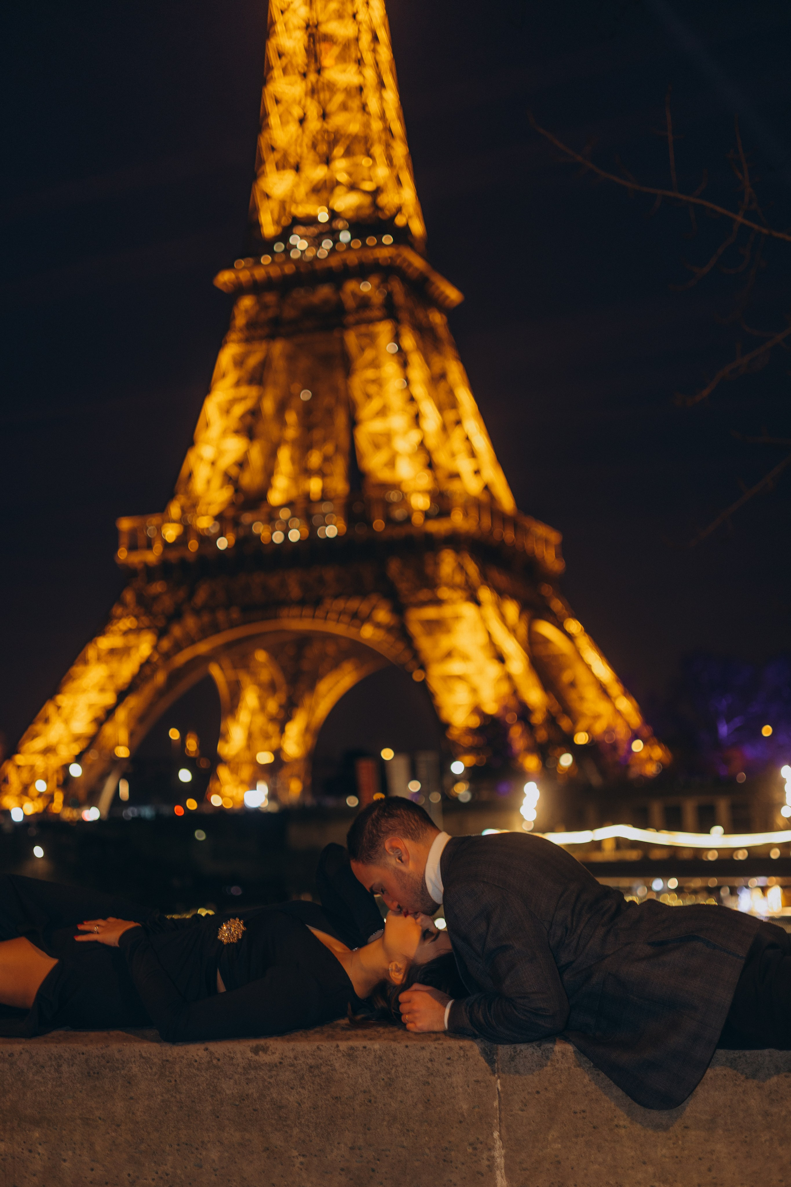 Night photoshoot Paris. Photographer in Paris