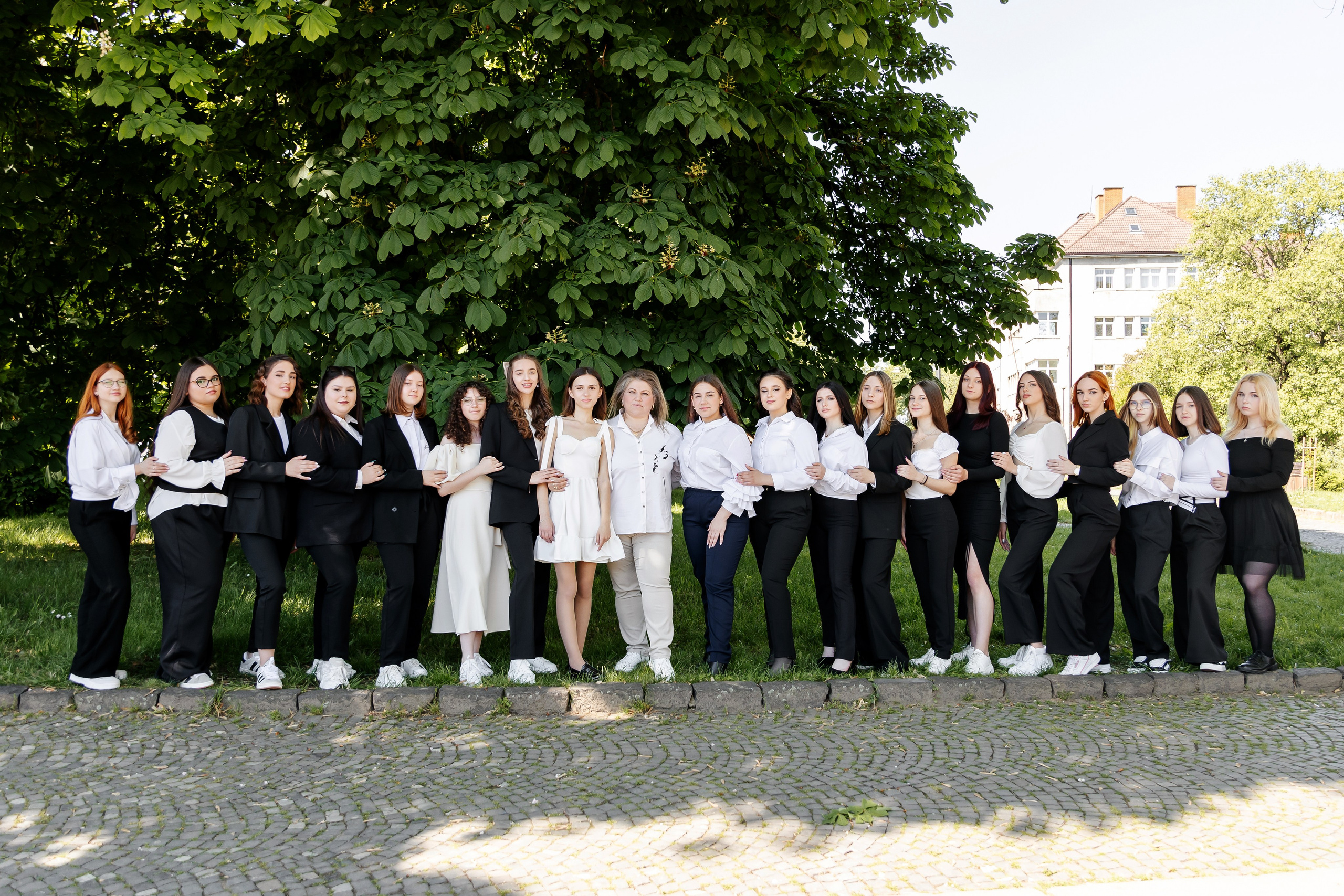 ОДА та скверики. Фотограф в Ужгороді та Закарпатті Лілія Маланяк