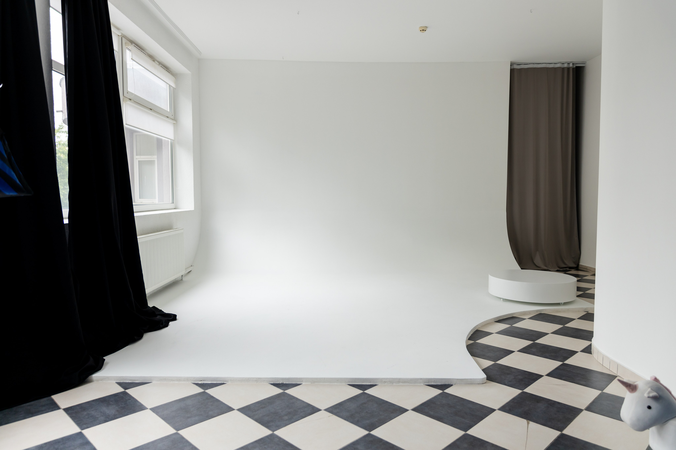 Зал з циклорамою. Фотограф в Ужгороді та Закарпатті Лілія Маланяк