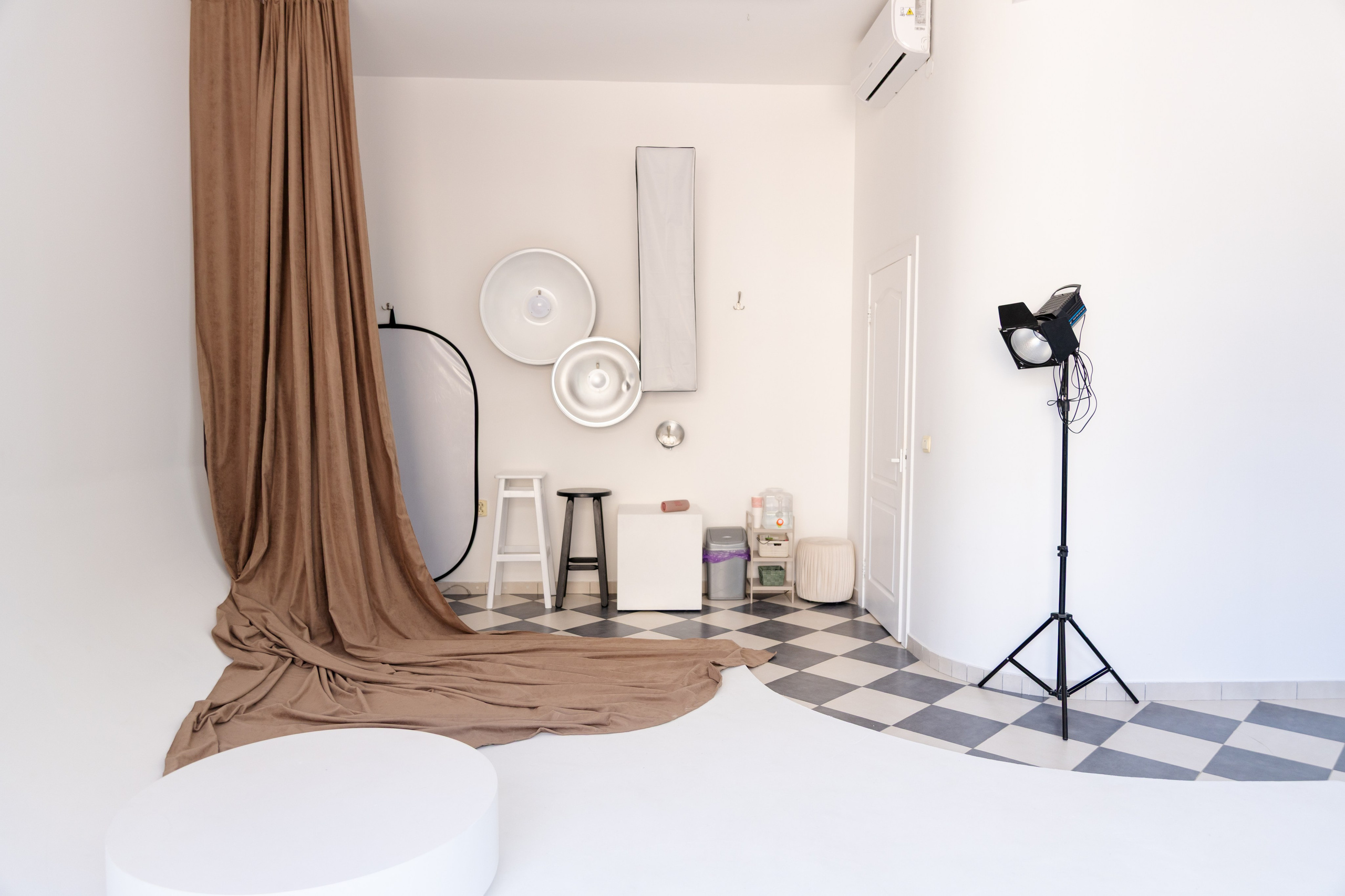 Зал з циклорамою. Фотограф в Ужгороді та Закарпатті Лілія Маланяк