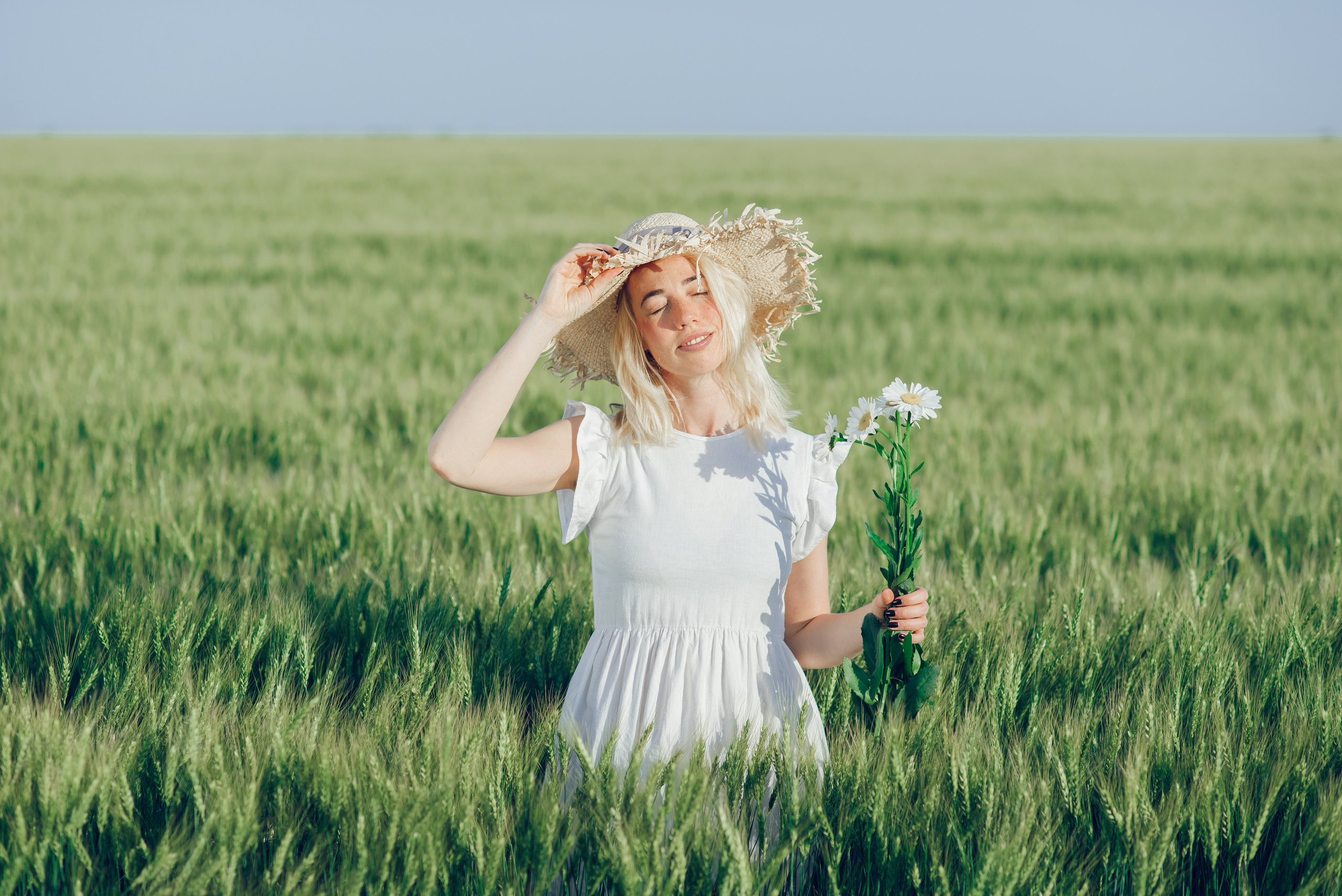 Портрет девушки в Днепре — мягкий свет и естественная поза.