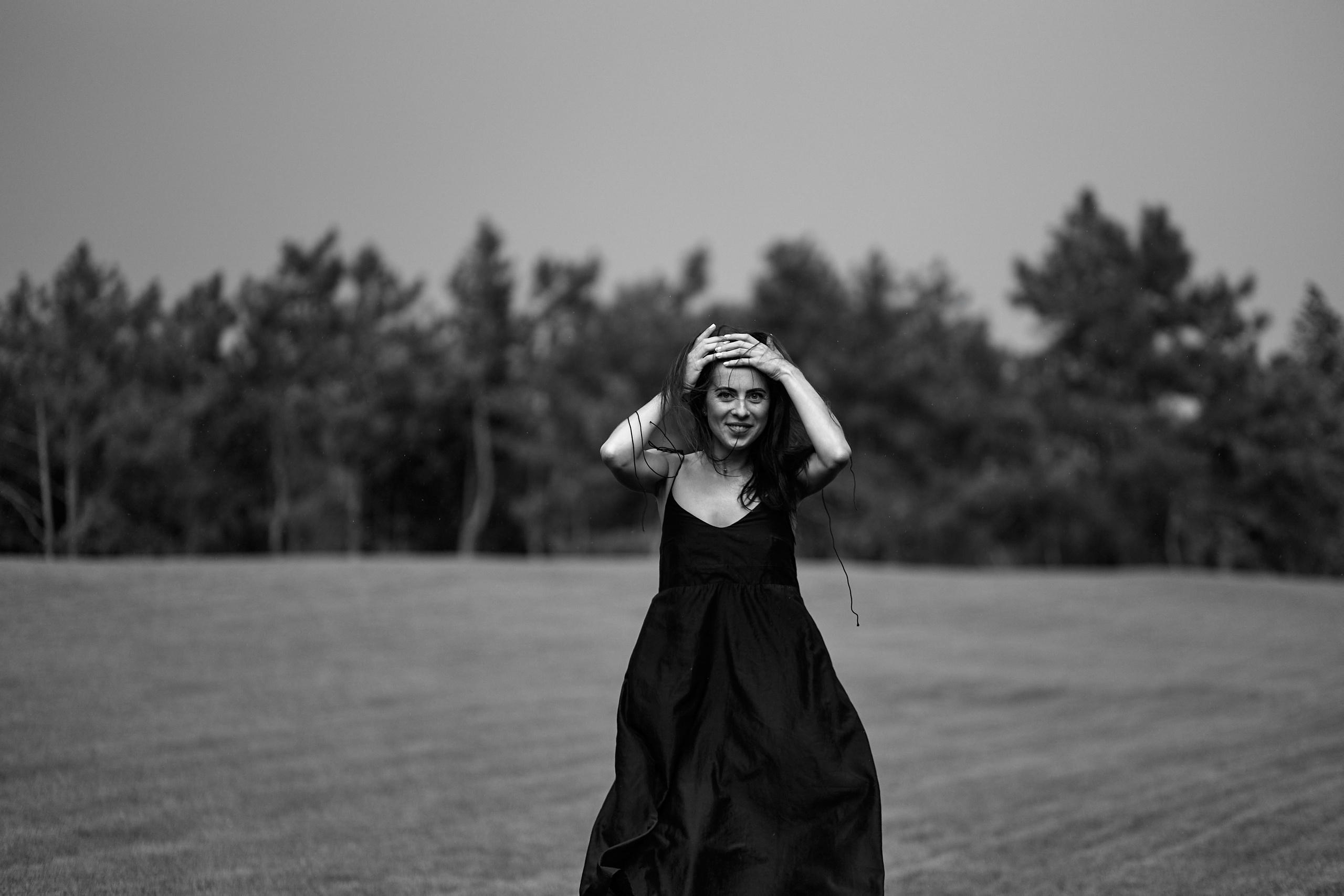 Портрет жінки на вулицях Дніпра через об’єктив фотографа.