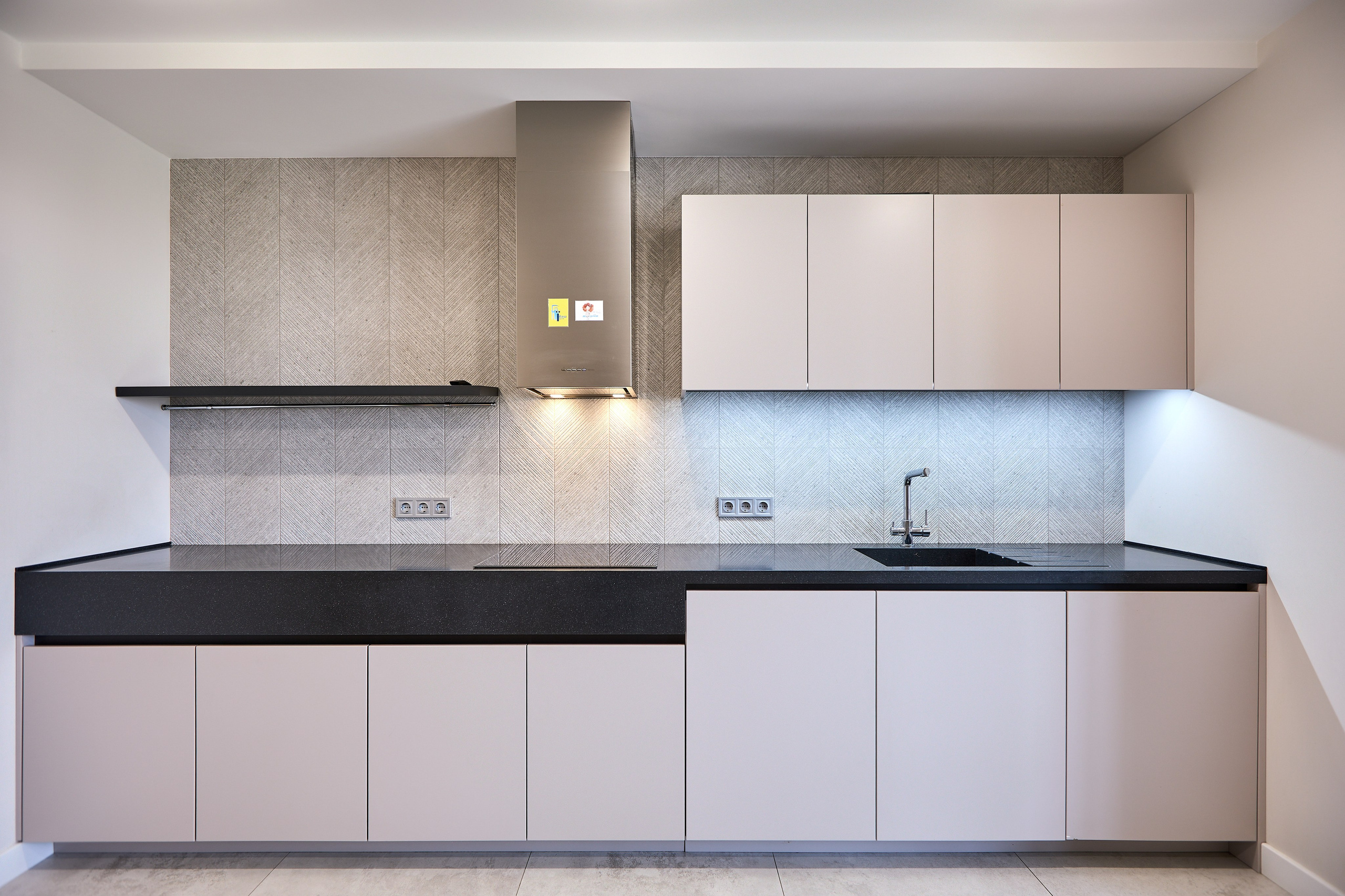 Кухня в скандинавском стиле — светлые тона и деревянные детали, Днепр