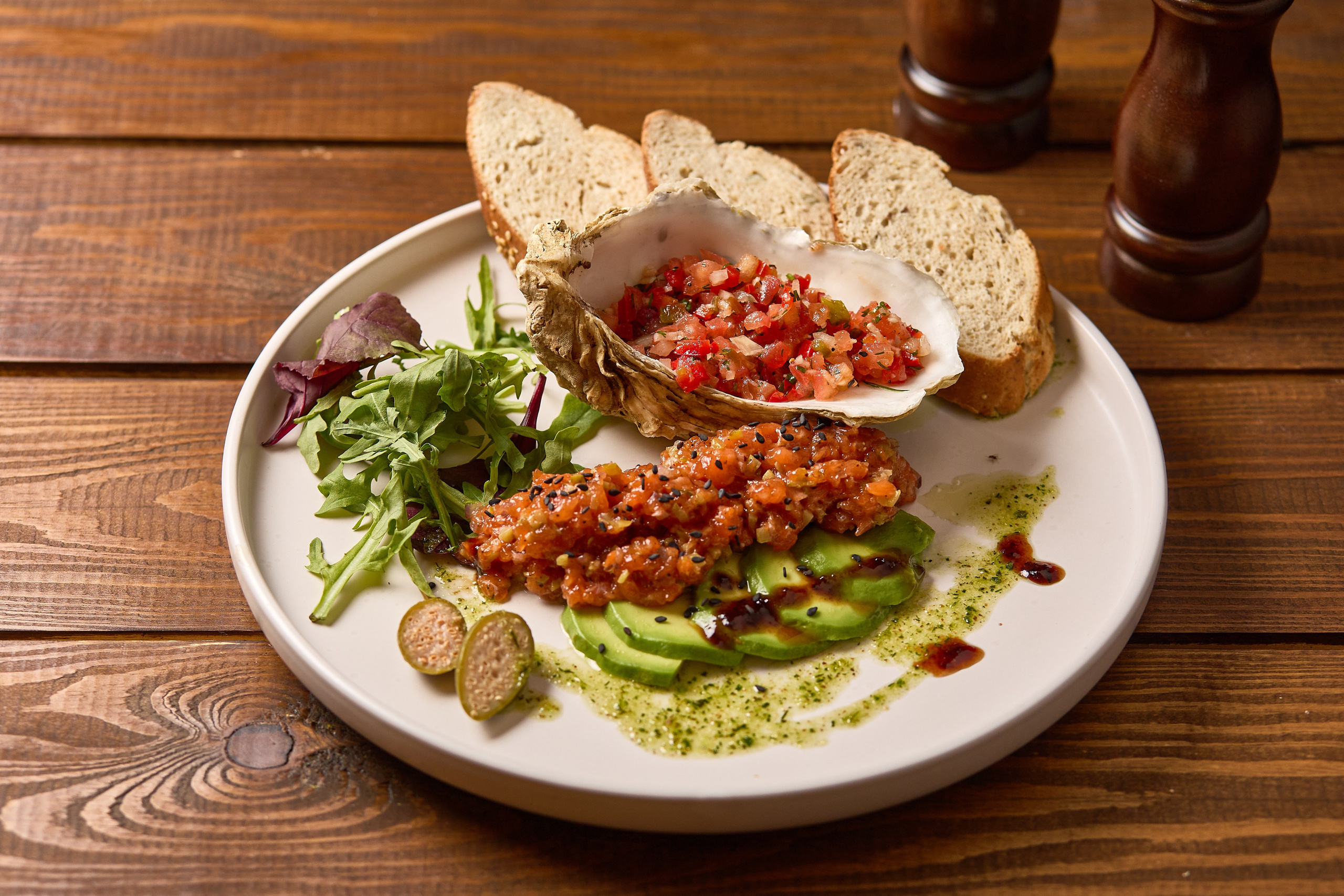 Страва на столі – апетитний репортаж від фотографа Дніпра.