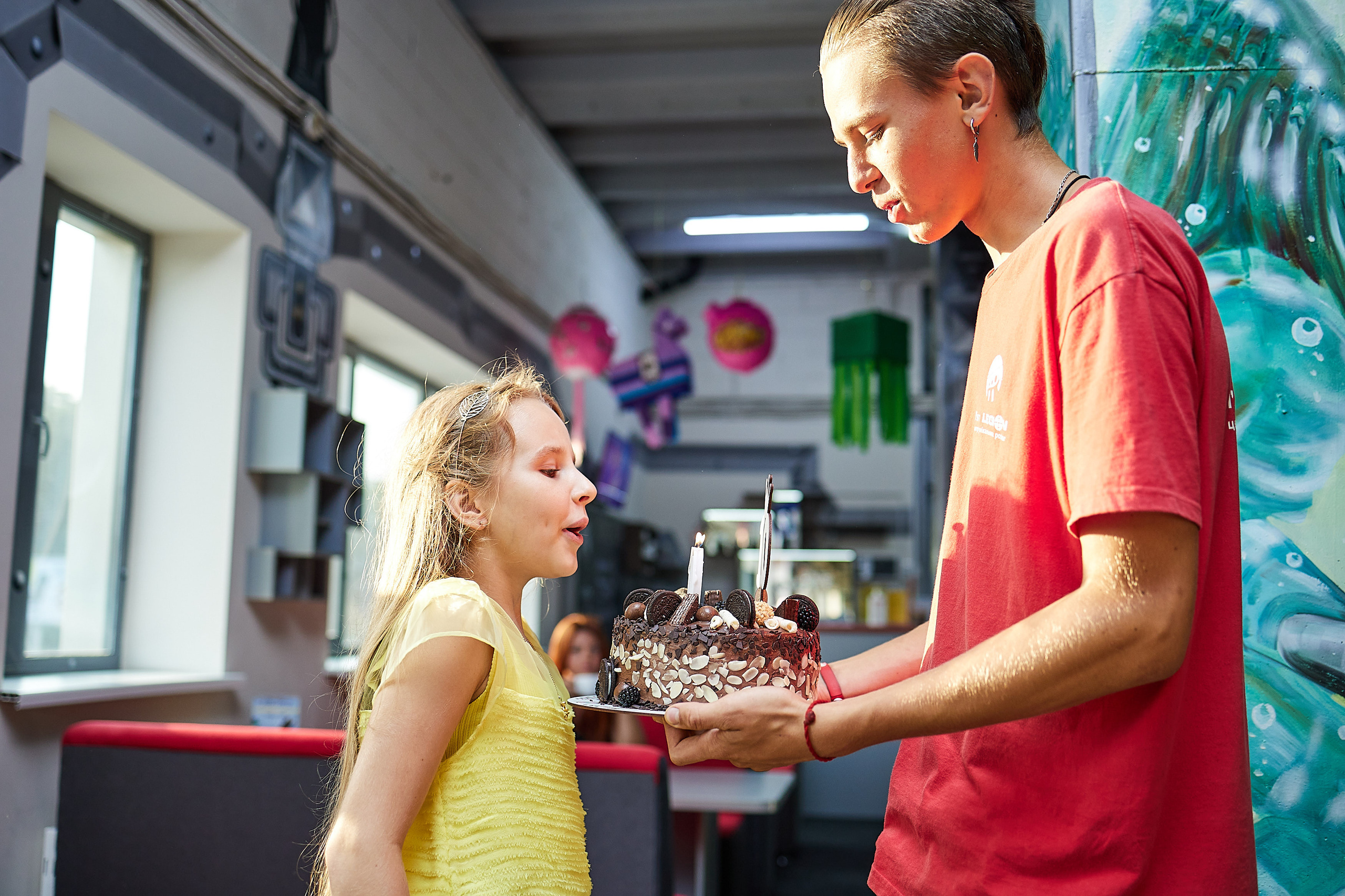 Улыбки и радость на детском дне рождения