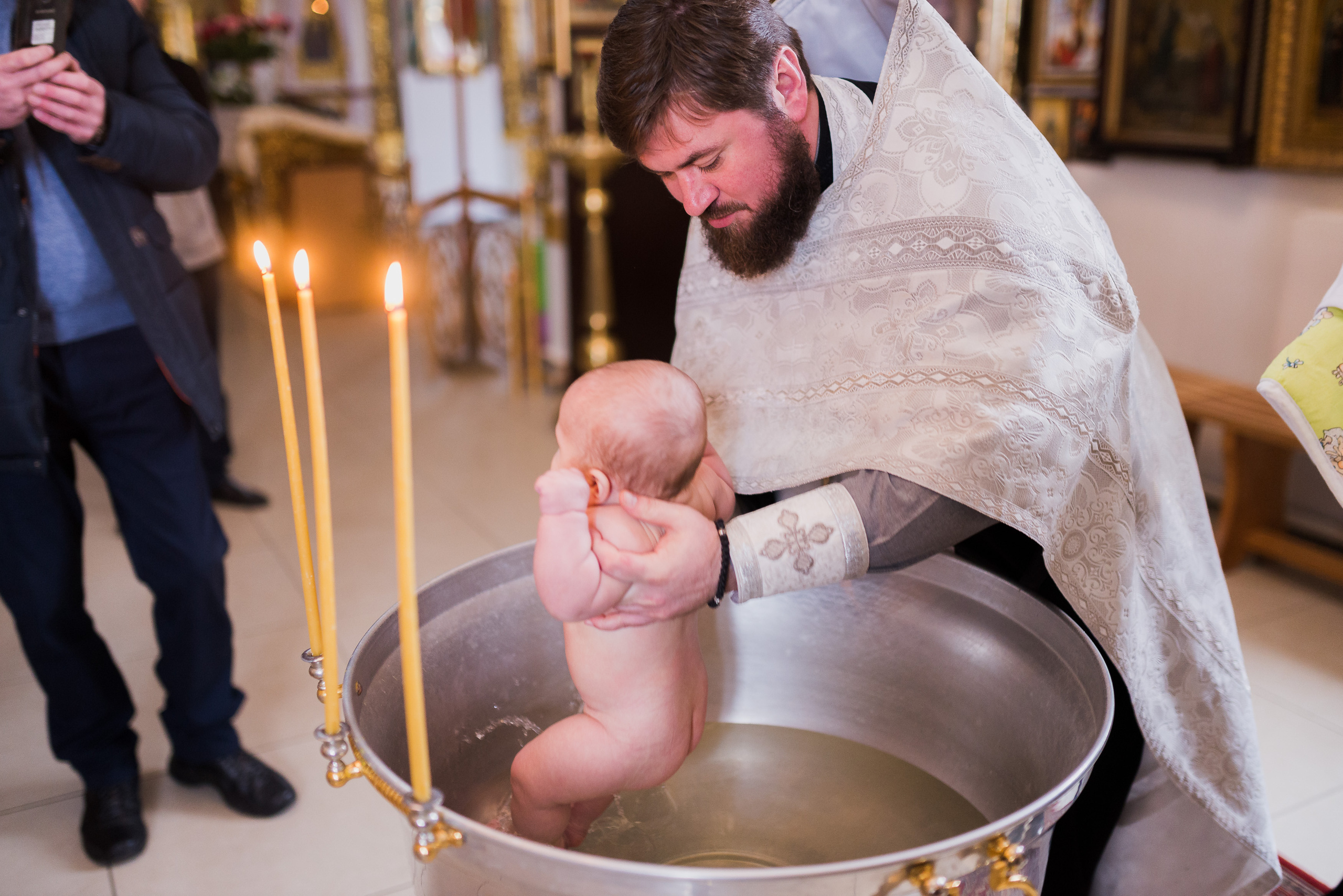 Праздничные фотографии с крещения ребенка