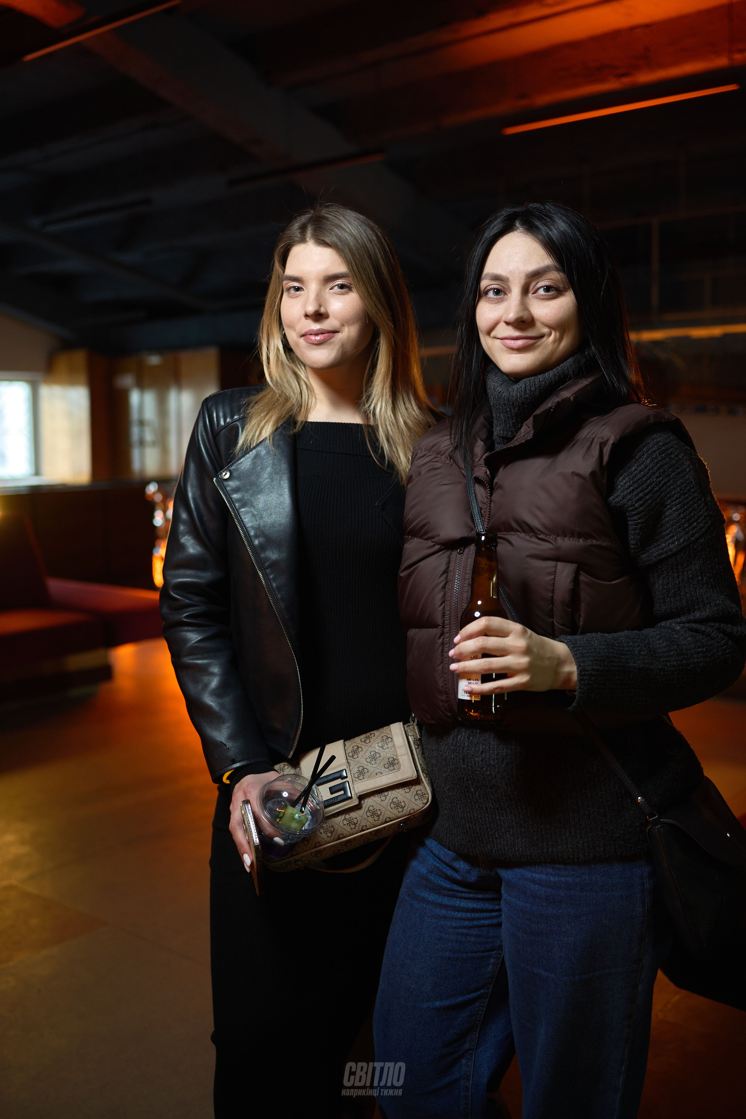 Моменты торжества – репортажное фото гостей на мероприятии в Днепре.