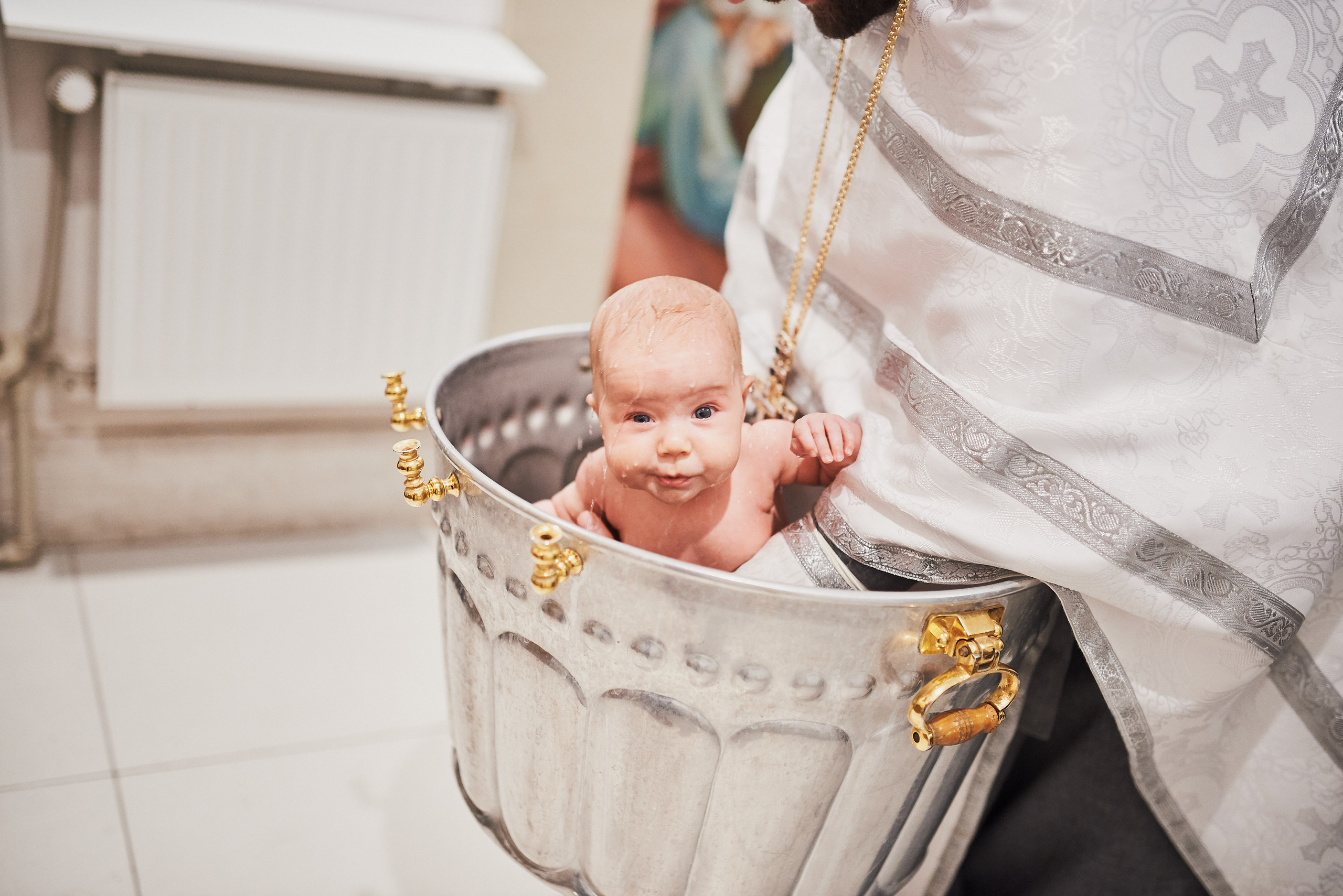 Уникальные кадры с крещения малыша