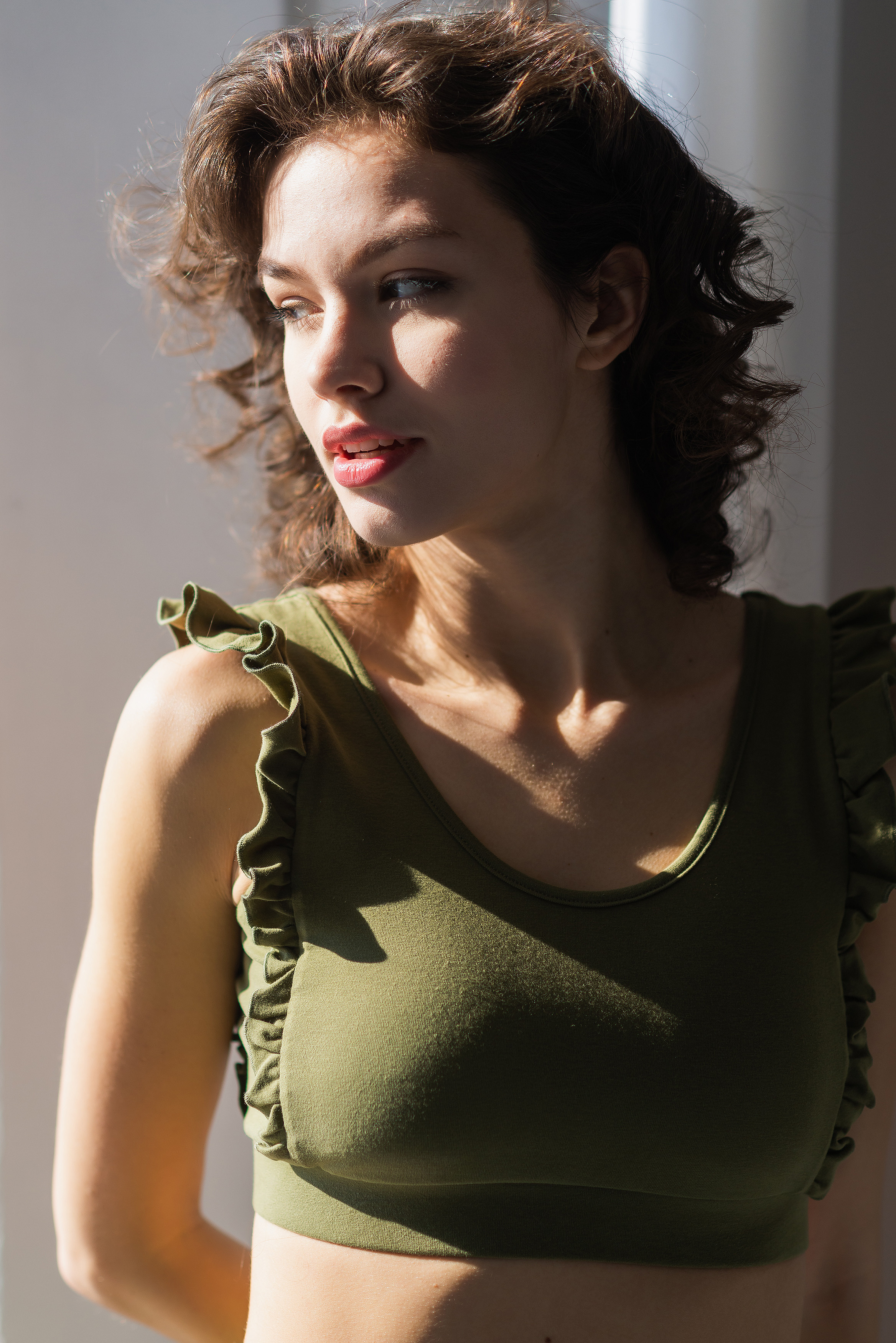 Портрет жінки в Дніпрі – ніжність та природні емоції.