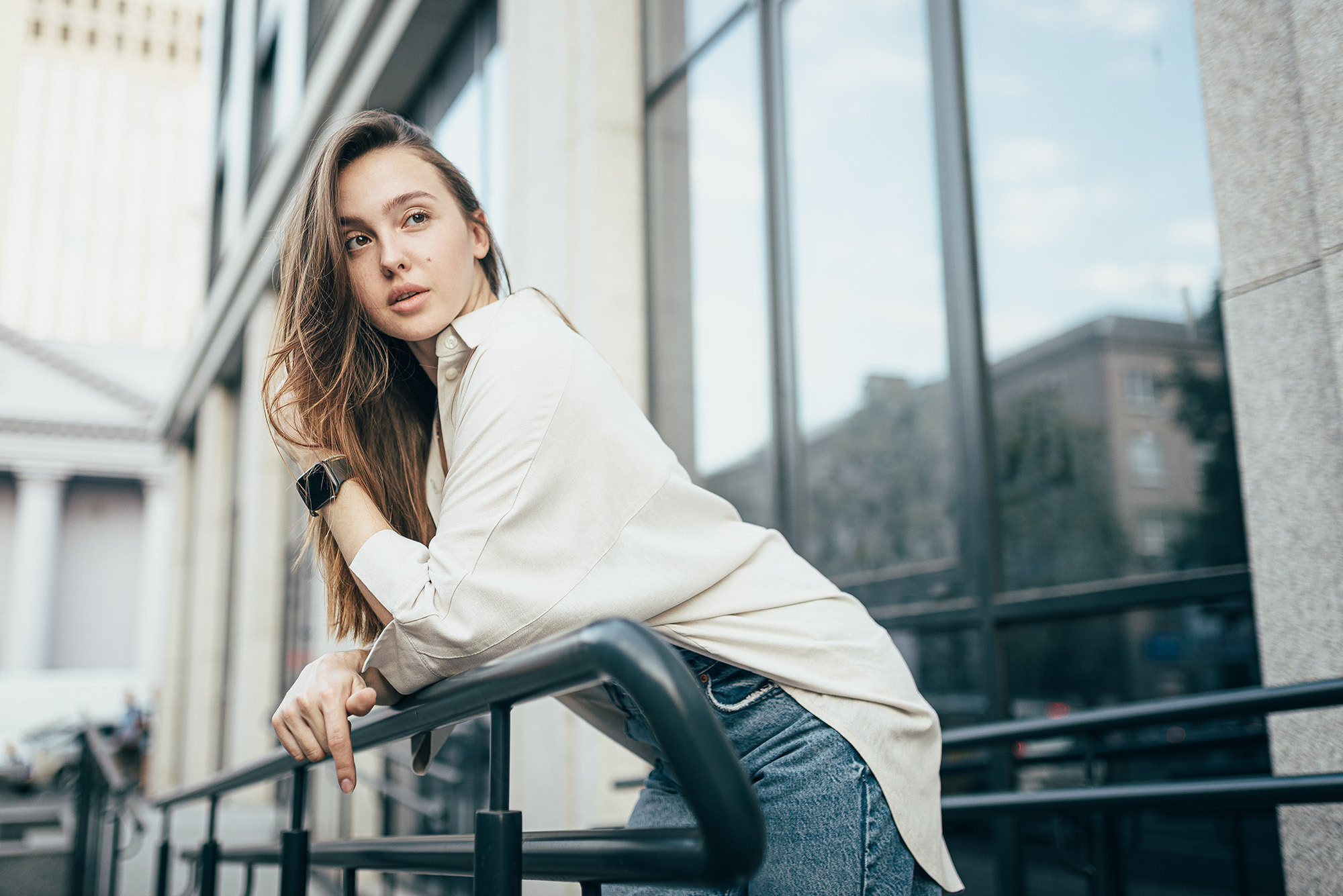 Портрет девушки в Днепре – мягкое освещение и естественная красота.