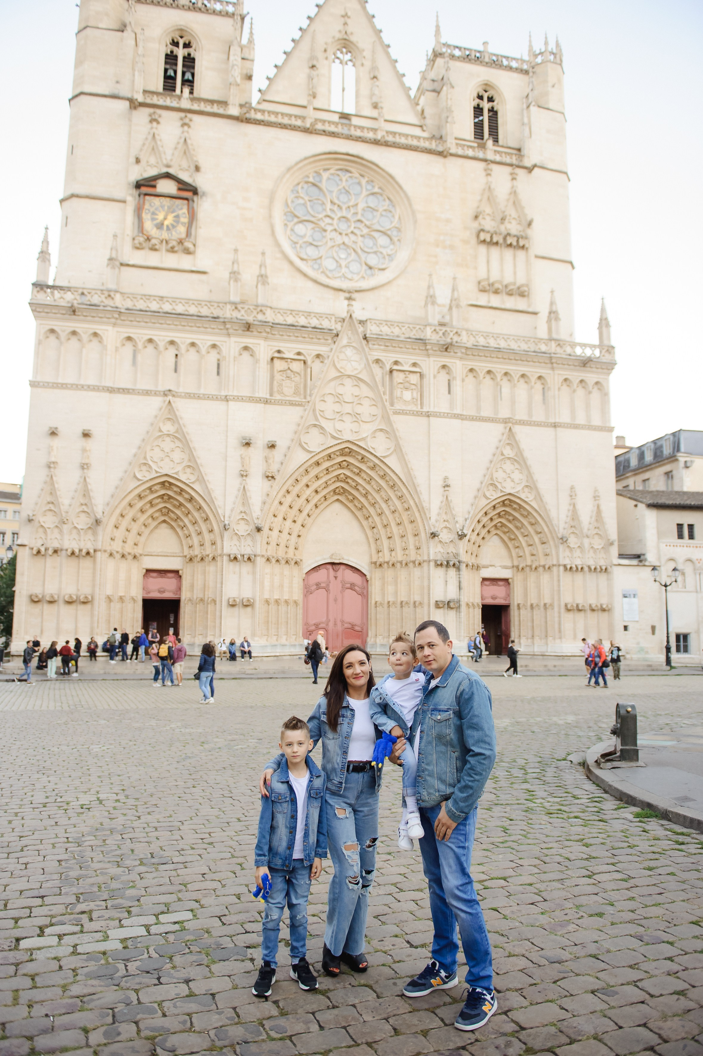 Fam. Lupu (Lion). Fotograf de nunta Ion Cobzac