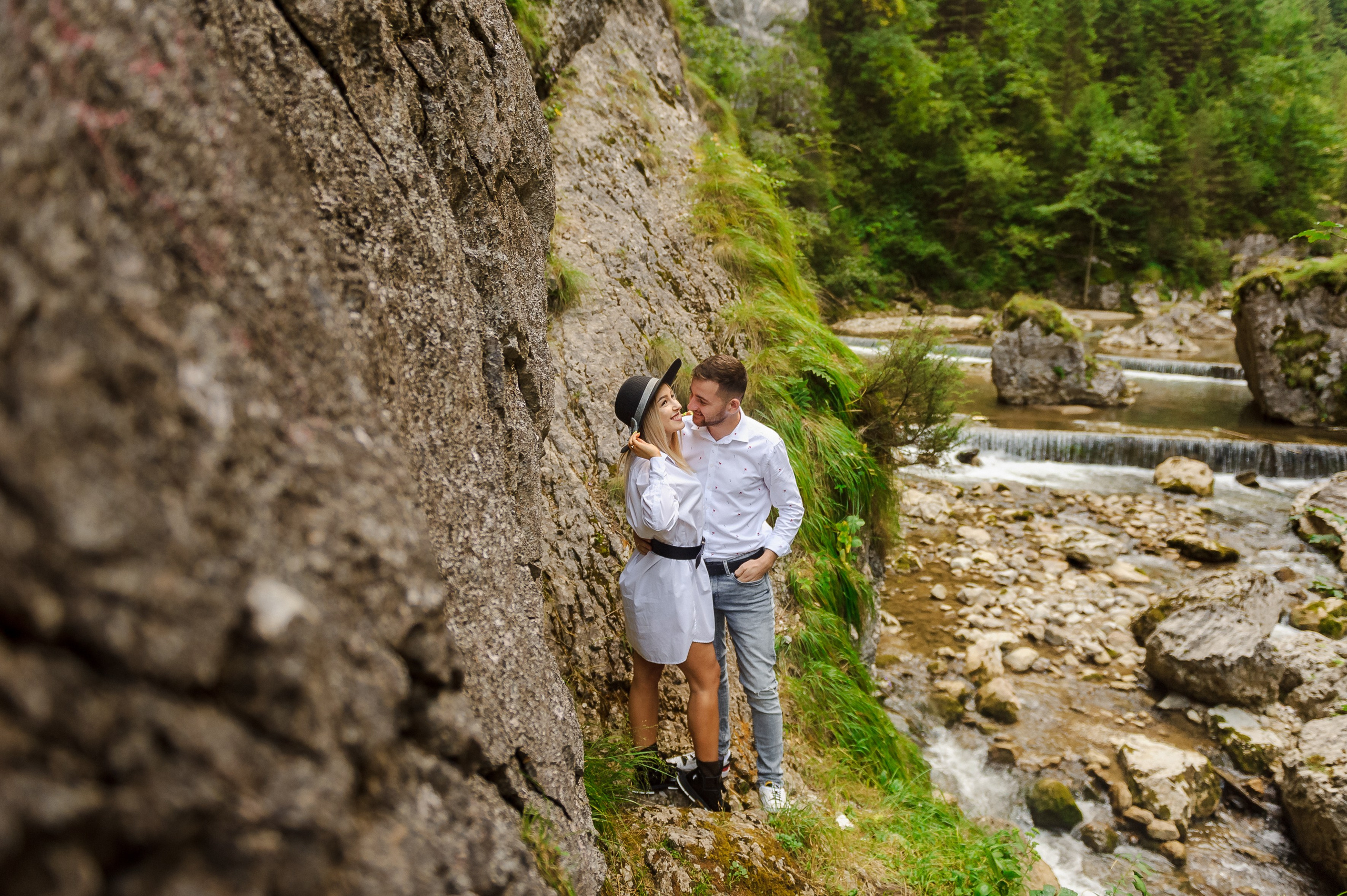 Mihai & Irina (Lacul Rosu, Cheile Bicazului). Fotograf de nunta Ion Cobzac