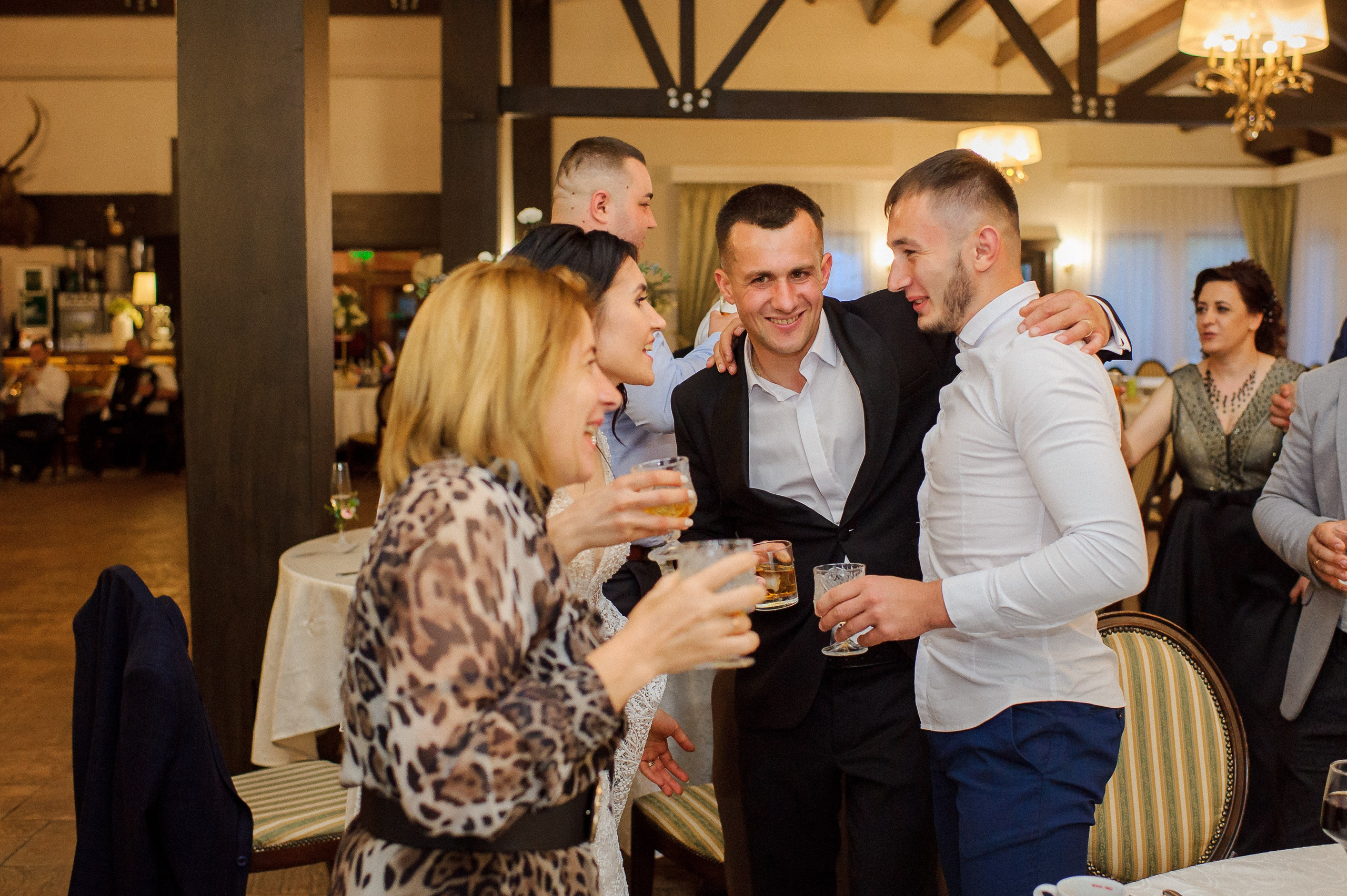 Ovidiu & Mgdalena (Suceava). Fotograf de nunta Ion Cobzac