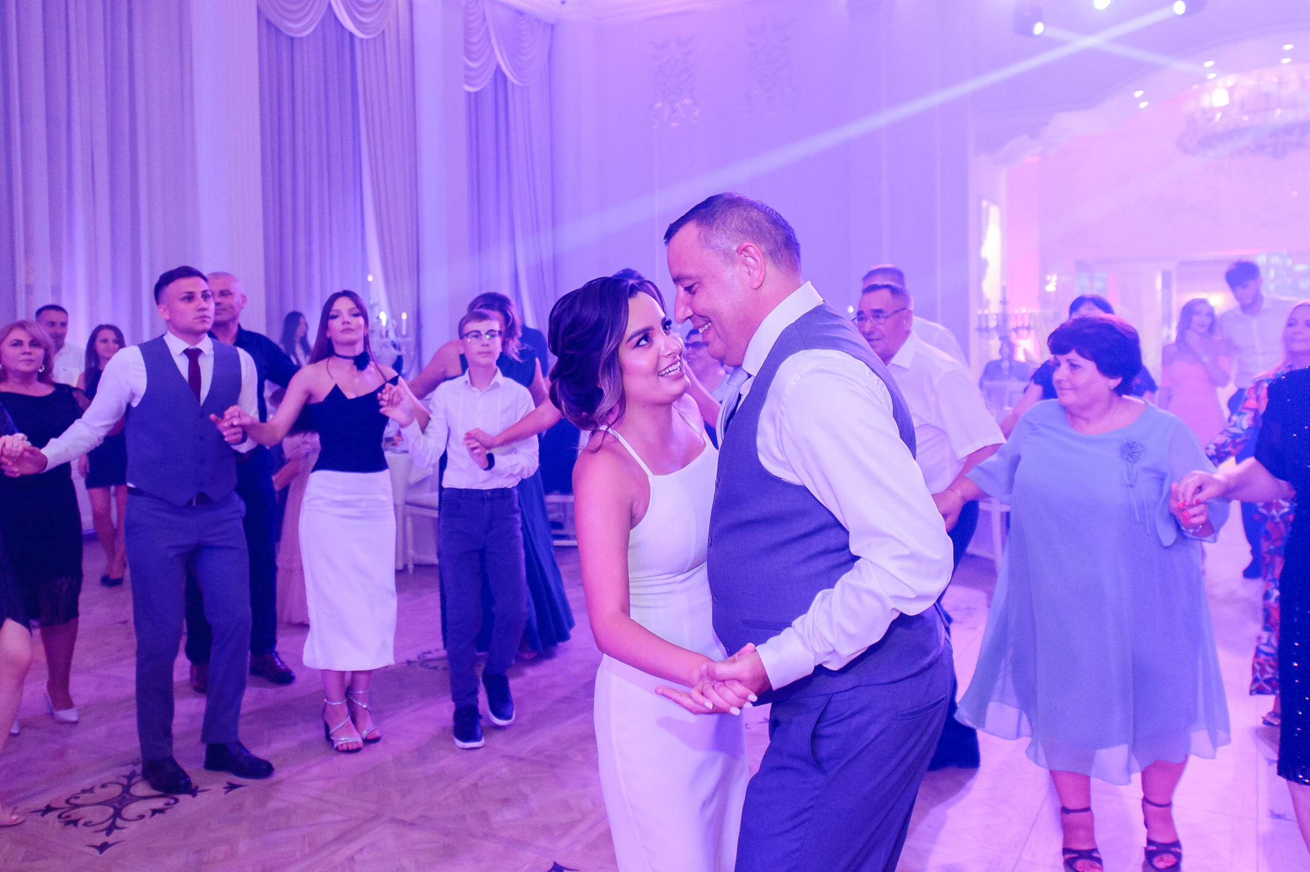 Marin & Doina. Fotograf de nunta Ion Cobzac