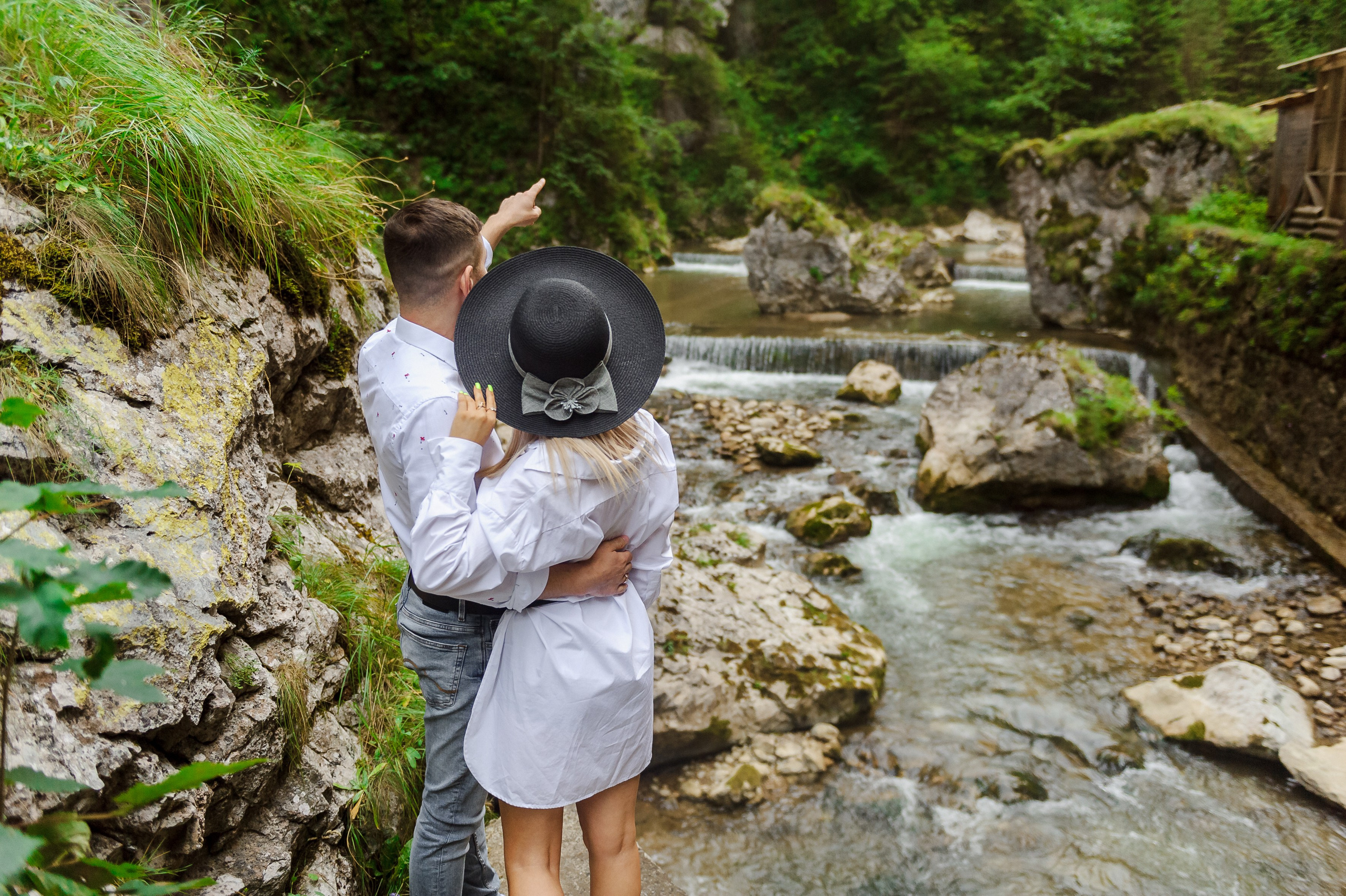 Mihai & Irina (Lacul Rosu, Cheile Bicazului). Fotograf de nunta Ion Cobzac