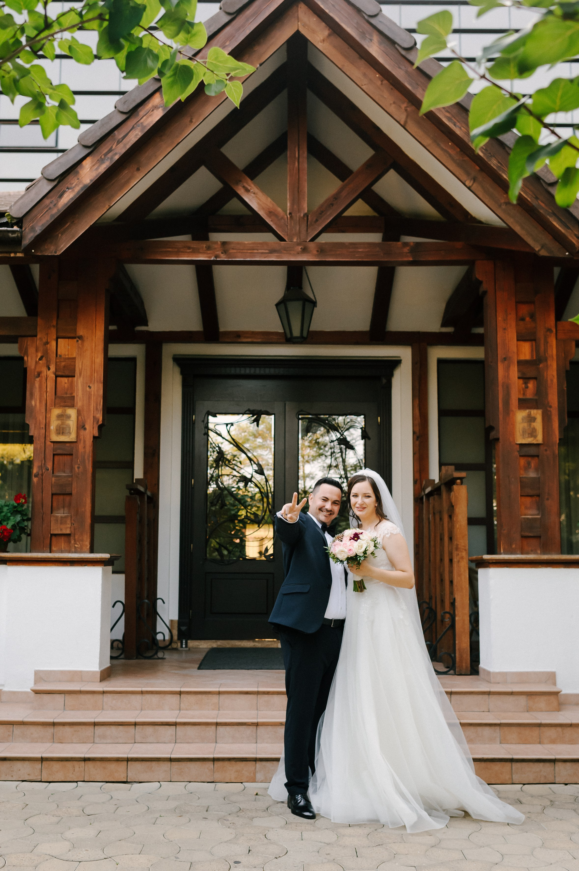 Alin & Mara (Iasi). Fotograf de nunta Ion Cobzac