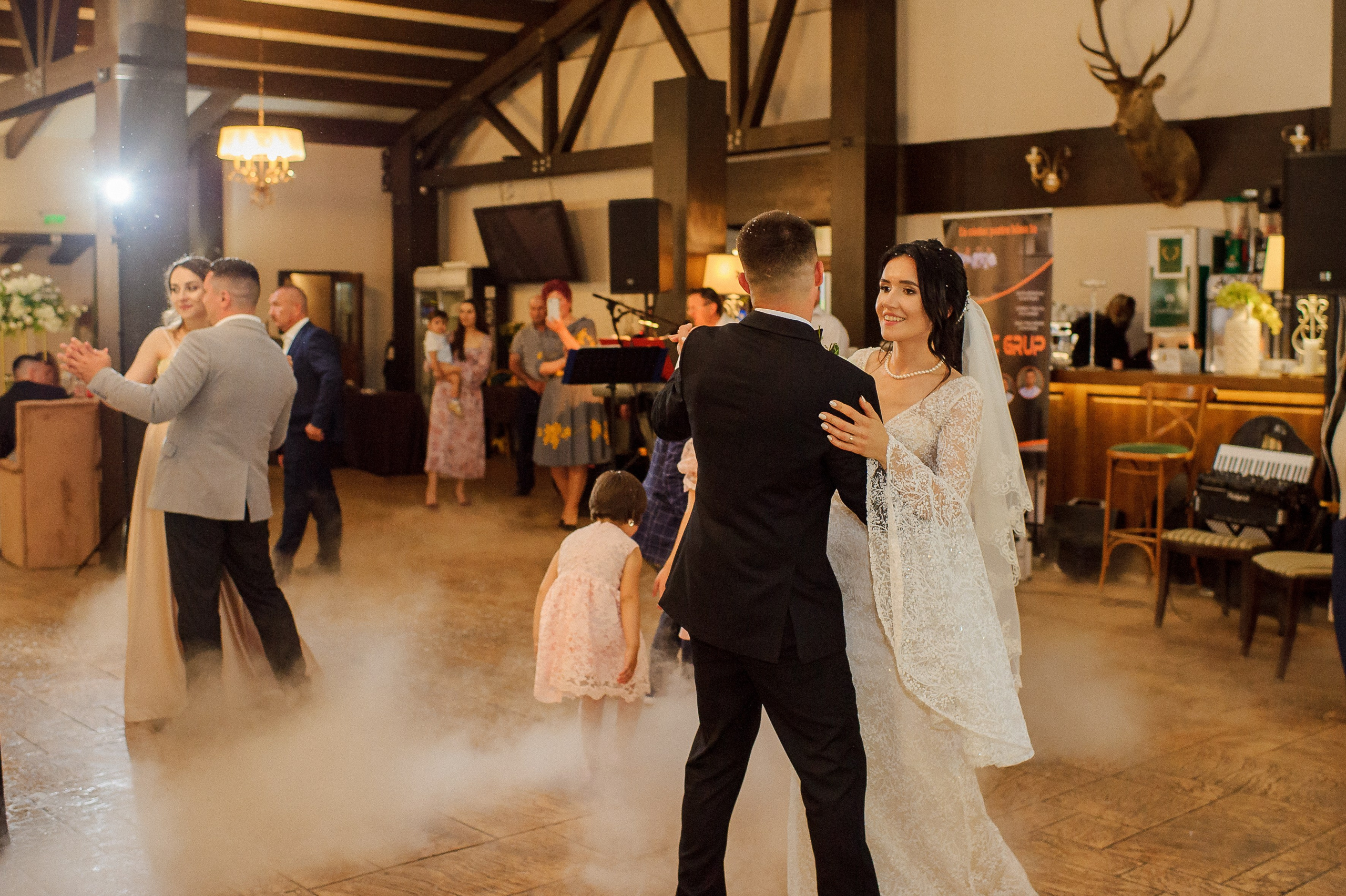 Ovidiu & Mgdalena (Suceava). Fotograf de nunta Ion Cobzac