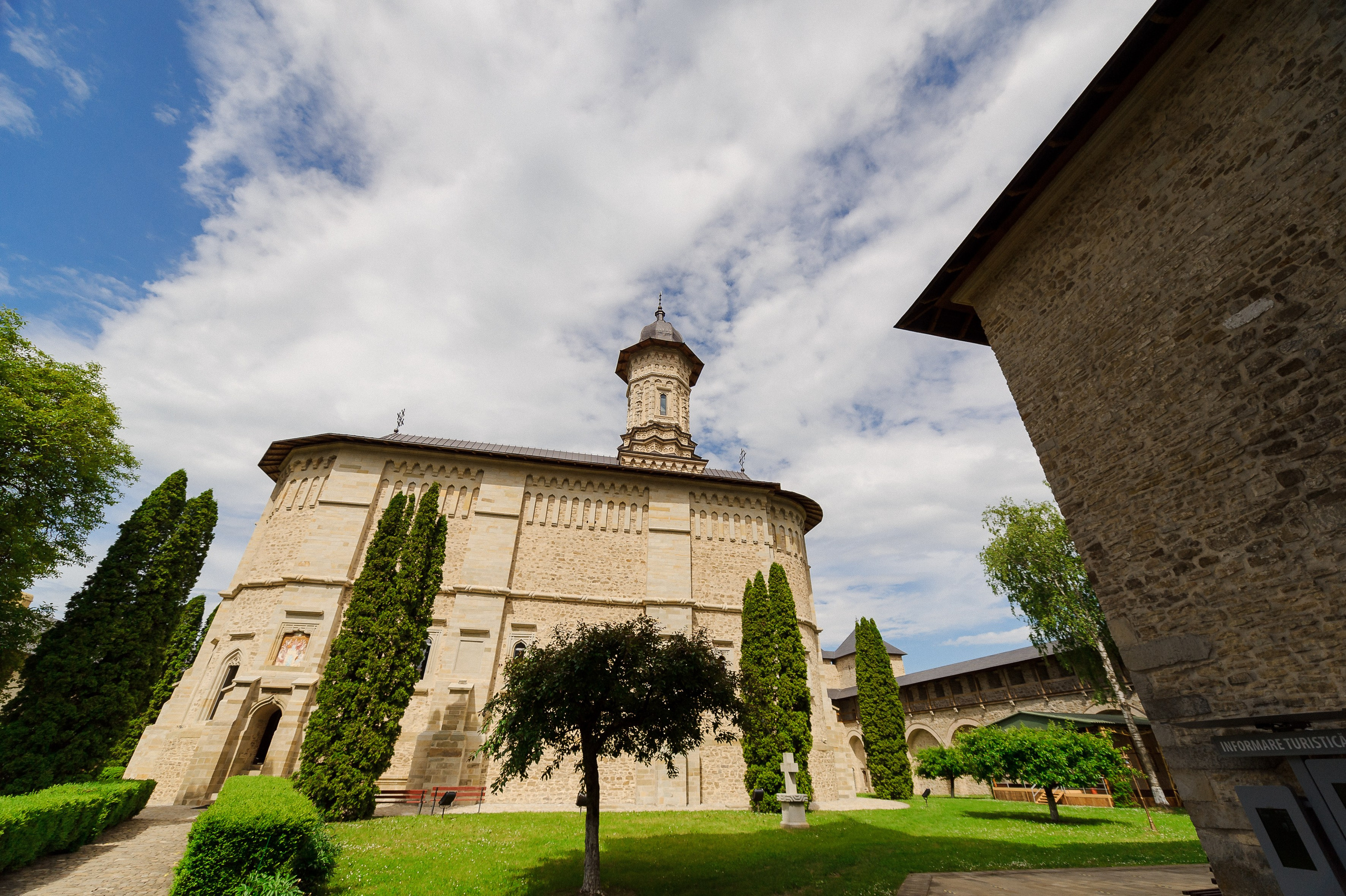 Ovidiu & Mgdalena (Suceava). Fotograf de nunta Ion Cobzac
