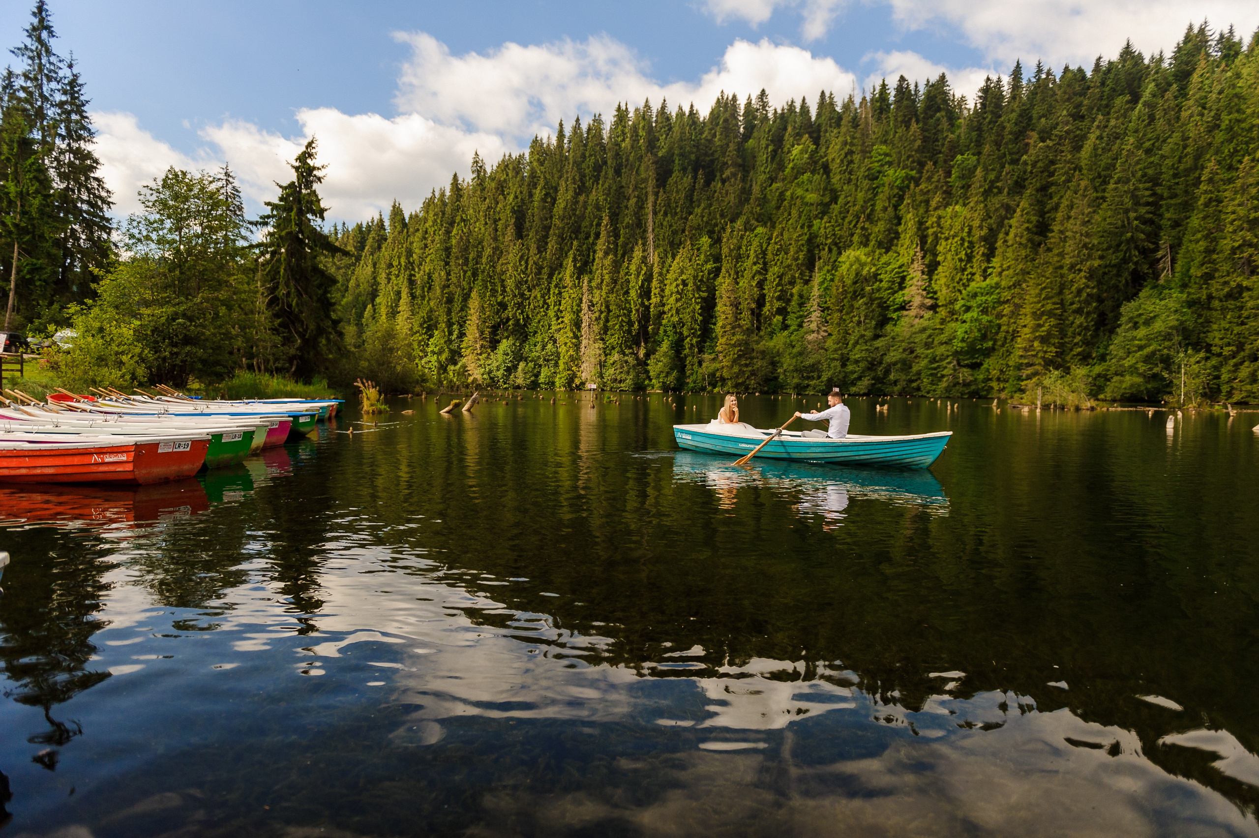 Mihai & Irina (Lacul Rosu, Cheile Bicazului). Fotograf de nunta Ion Cobzac